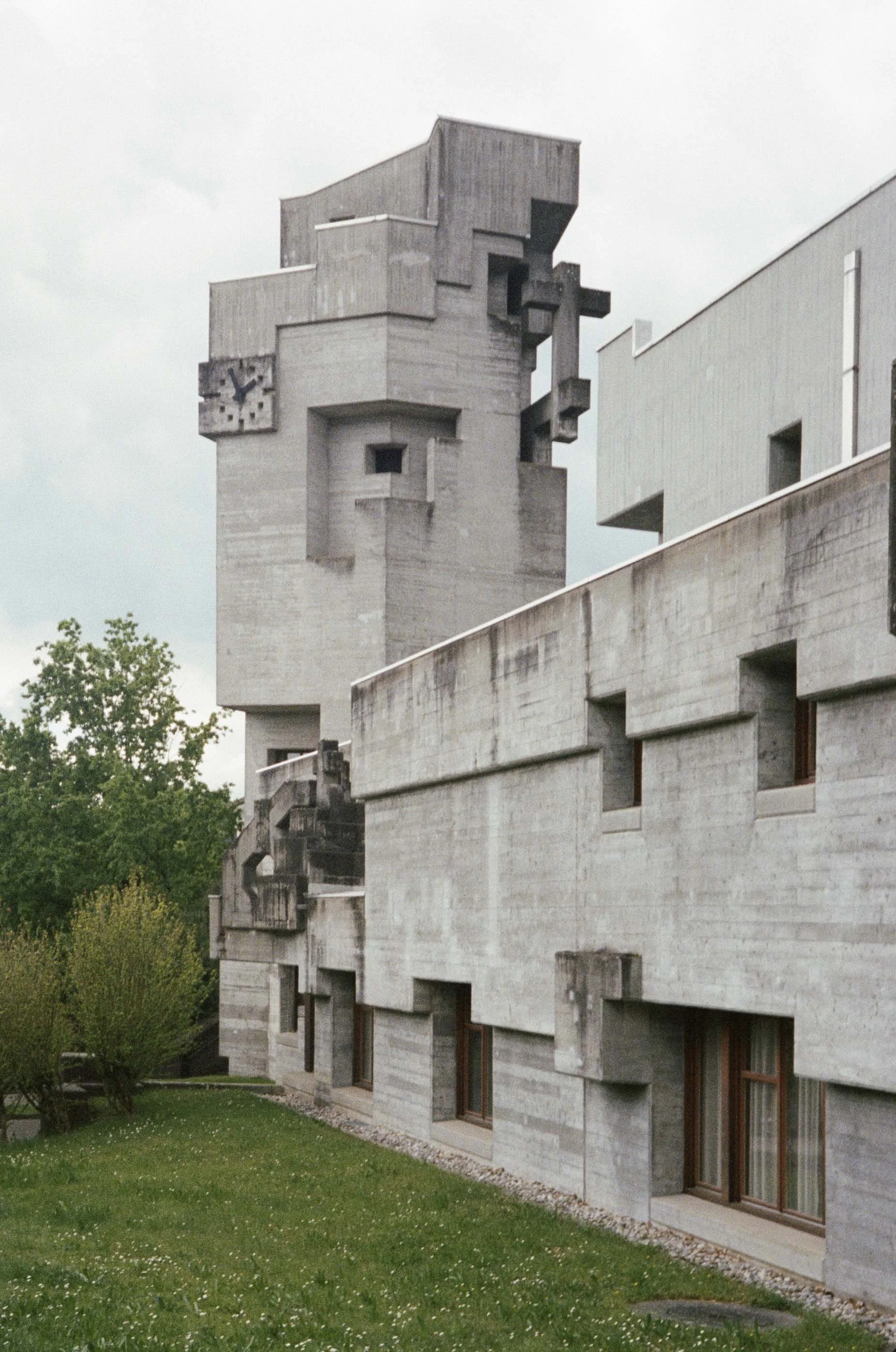 st-klemenz-bettlach-brutalist-architecture-10.jpg