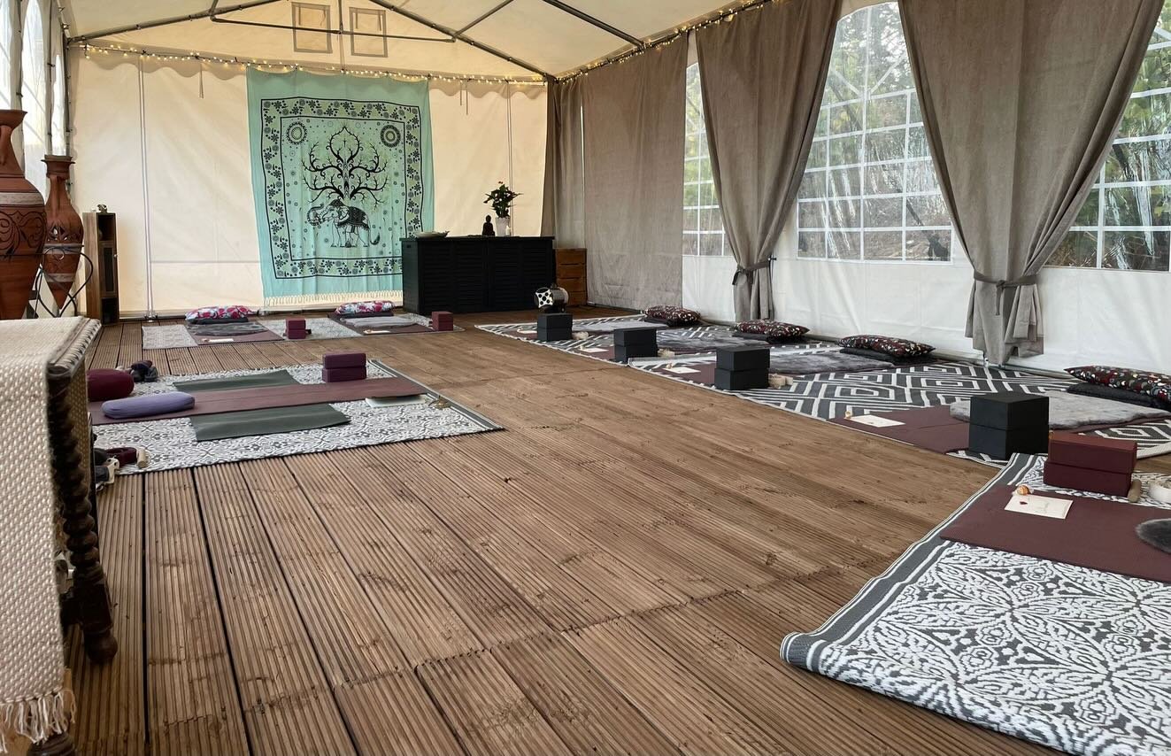 Eine wunderbare Yogawoche mit bezaubernden Menschen und viele kleine Momente, die im Herzen bleiben.🧘🏼&zwj;♀️💖✨

Falls ihr das n&auml;chste Mal auch dabei sein wollt, dann sichert euch schnell einen Platz in den kommenden Yogawochen&hellip;😉

Fol