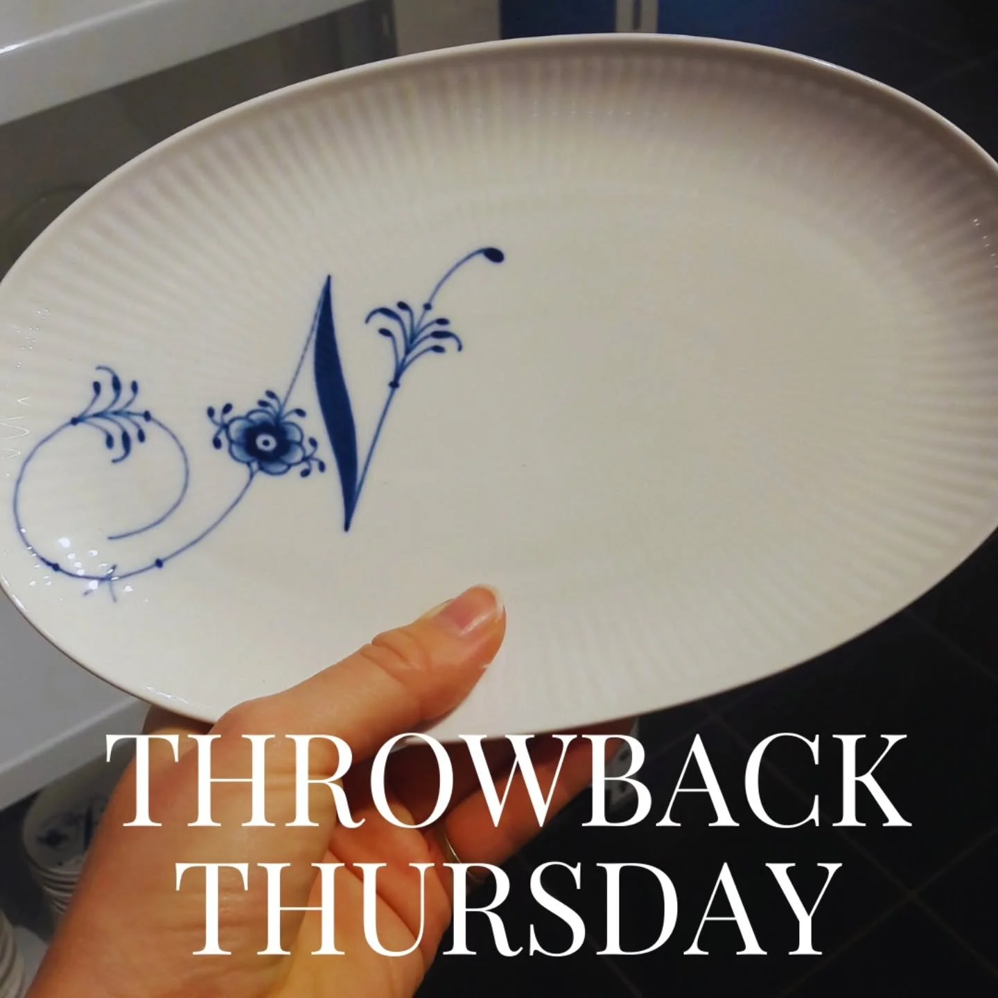 Throwback to visiting @royalcopenhagen at 3 Days of Design and seriously considering transporting this fab platter back to Sydney in my luggage 😍✨️👌
...
...
#RoyalCopenhagen #InteriorDesigner #DanishDesign #QualityMinimalism #HandPainted