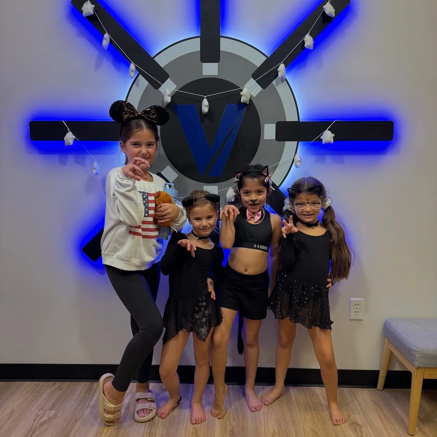 The cutest black cats you ever did see π±