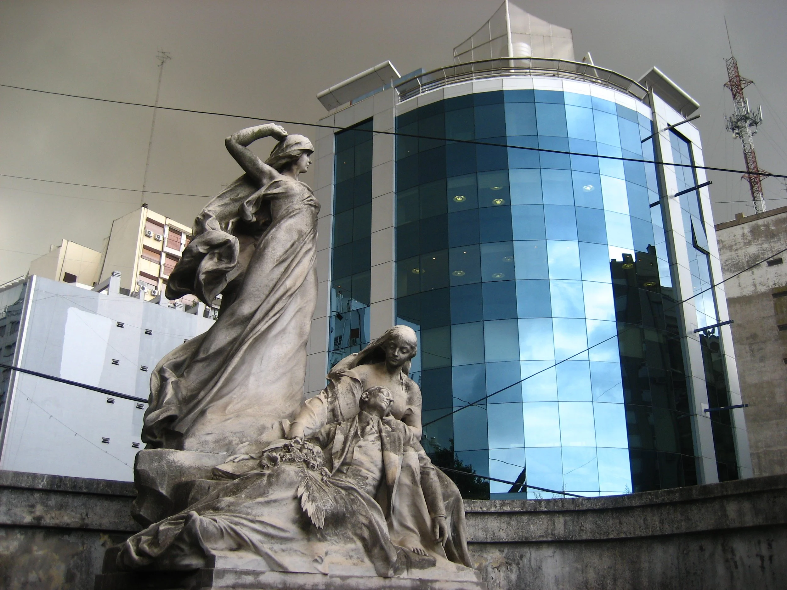 Buenos Aires March 2007; Recoleta Cemetery Amazing Juxtaposition.JPG
