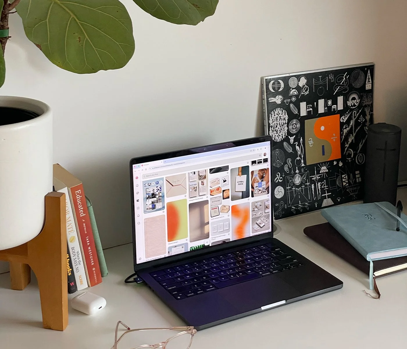 Everything You Need to Know About Working With a Graphic Designer