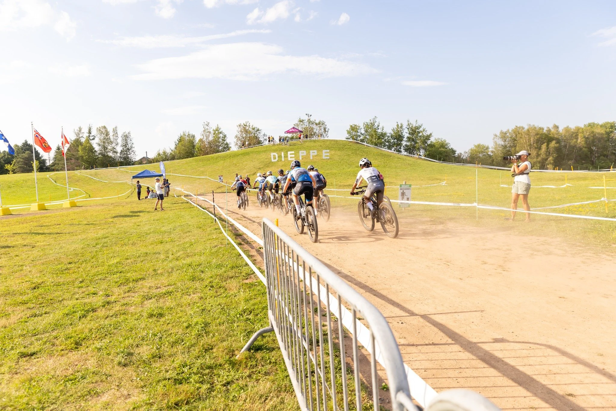 Dieppe came to play! ⚡️ Fast lines, big energy, and the best MTB talent in the country kicking off Canada Cup weekend in style.

Dieppe &eacute;tait au rendez-vous! ⚡️ Des trajectoires rapides, une &eacute;nergie incroyable et la cr&egrave;me des ath