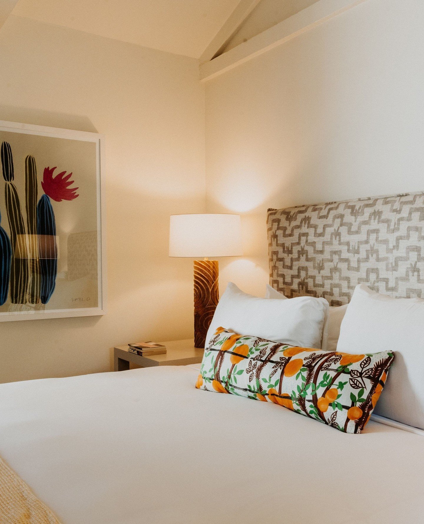 Every detail, designed with care. Custom accent pillows featuring @jimthompson.fabrics, bespoke headboards upholstered in @zakandfox, and @susanhable artwork in every room. ⁠
⁠
.⁠
.⁠
.⁠
⁠
Photo: @kelaidiscope