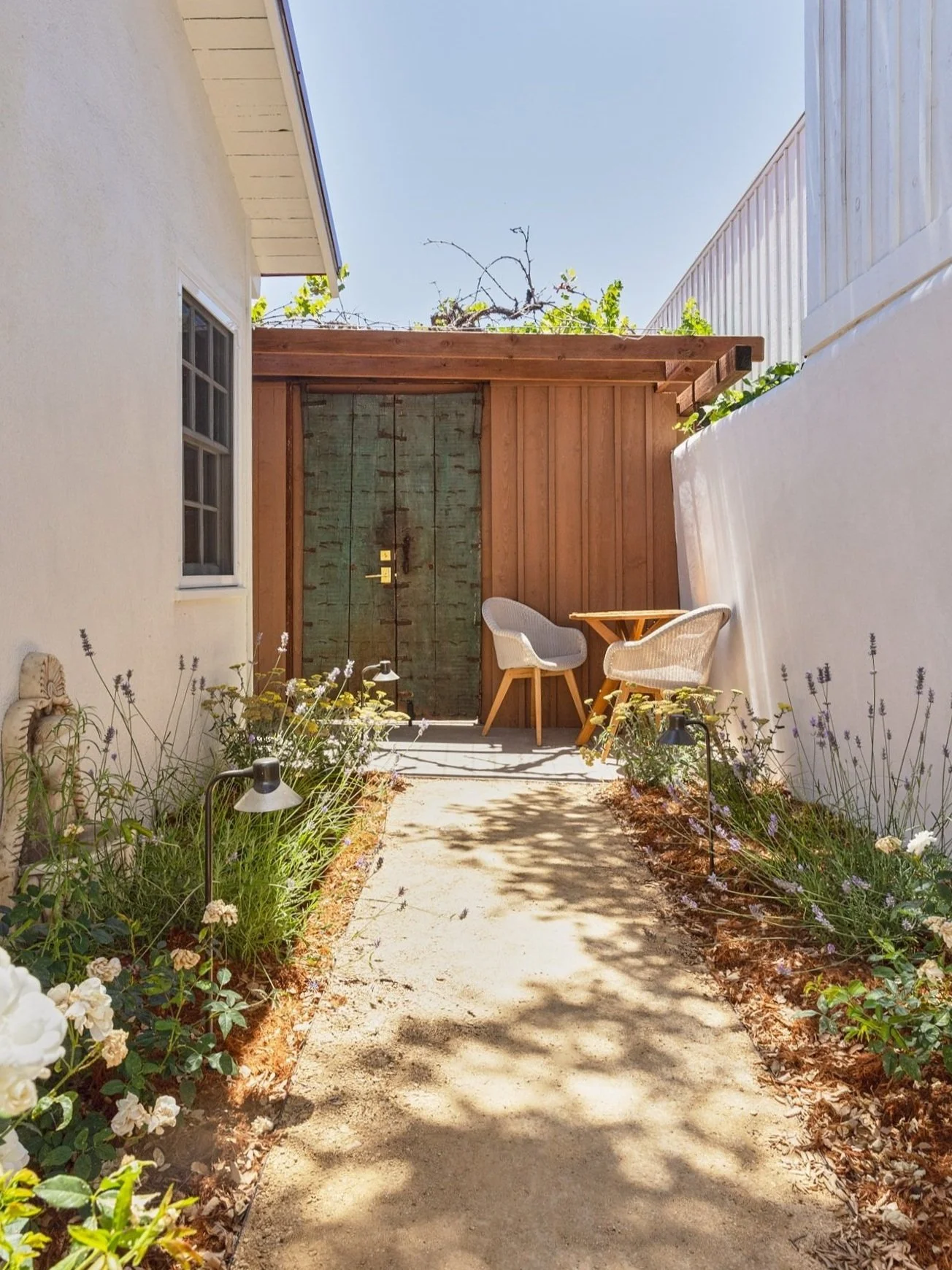 Farmhouse Paso Robles tranquil gardenscape