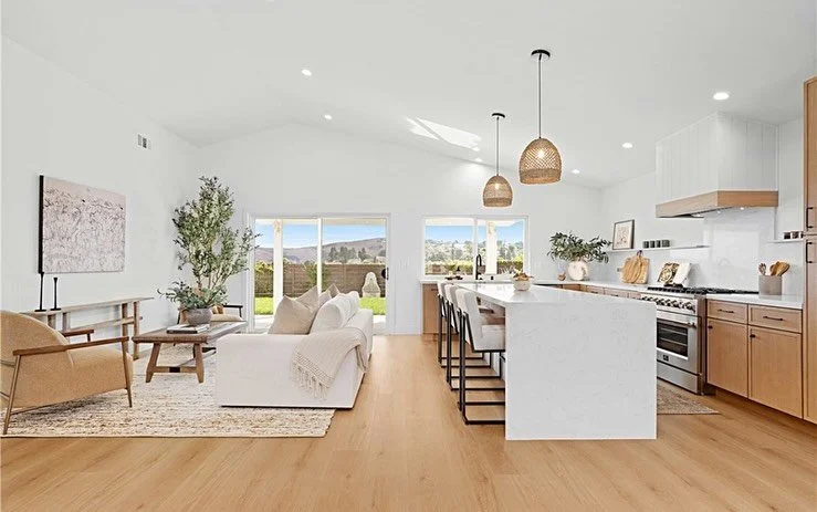 This beauty just fell out of escrow - the most perfect family home in Thousand Oaks! Every detail is top notch and truly stunning. Run, don&rsquo;t walk! 
.
Listed by @the805_withj 
Reno by @gaftonguy 
Staged by @noeticinteriors