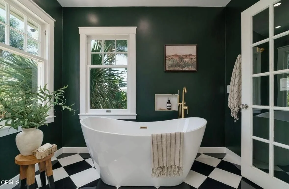 Imagine waking up to this retreat &mdash; only it&rsquo;s not a getaway, it&rsquo;s your home! An en-suite that feels like vacation vibes every day, wrapped in old-world charm and swaying palms. 🌴
.
Listed by @realestateventura @venturaluxrealestate