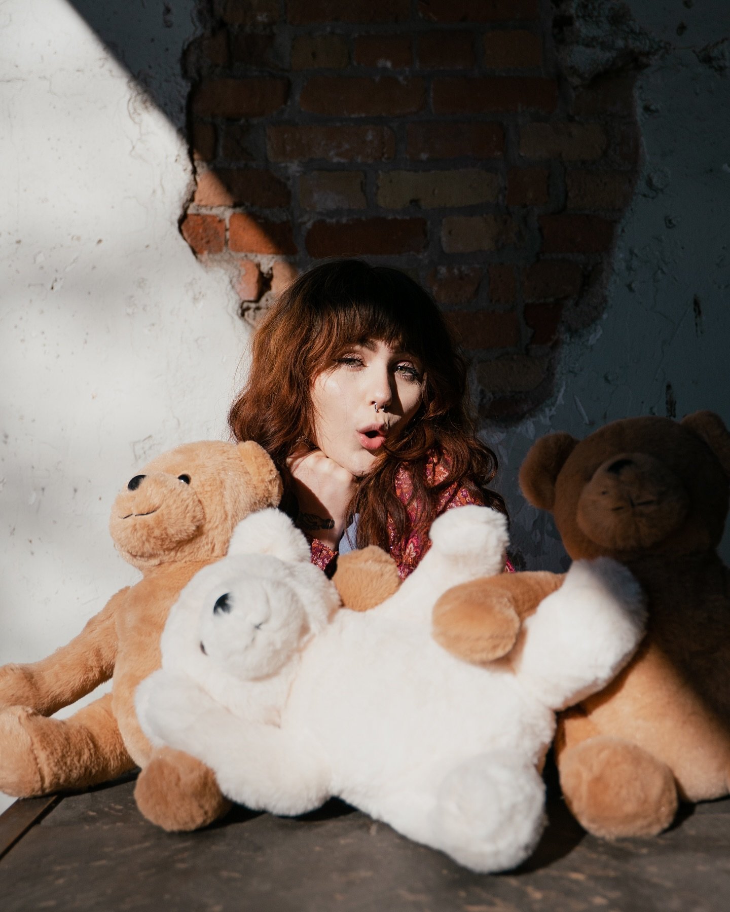 A favorite shoot I snapped years ago 🩵 the lighting here was so eye catching I had to capture it! Also obsessed with the teddy bears, idk it works so well you can’t convince me otherwise 🧸
with @bootscootinbucky
