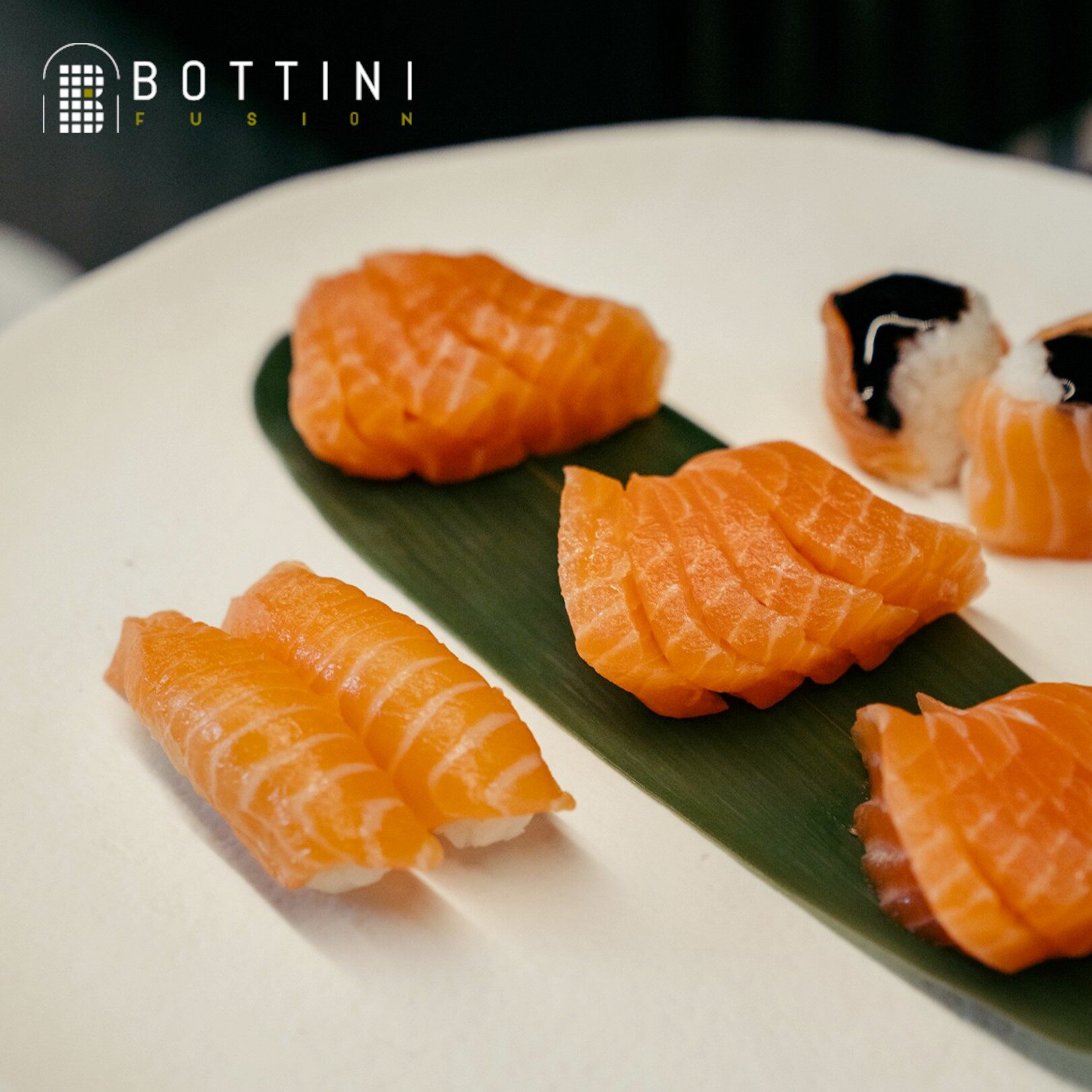 Il paradiso del Salmoneee 🤩

E voi cosa preferite, il salmone o il tonno? Raggiungici da Bottini Fusion, siamo aperti sia a pranzo che a cena!
.
.
.
.
.
.
.
#sushitime #sushilovers #food #foodporn #delivery
#japanesefood #instafood #sashimi #sushilo