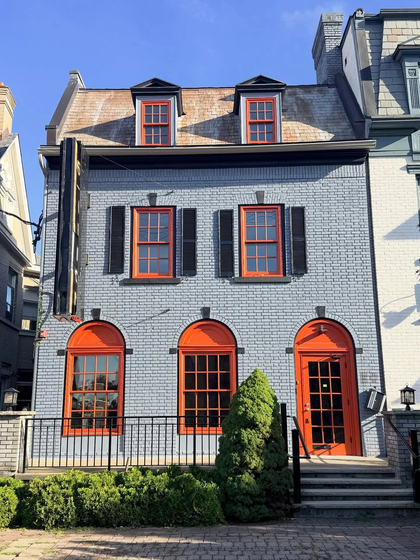 Oh hello sassy color palette 👋 

#exteriorpainting #boldcolors #housepainting #maximalistdecor #upstatenewyork #jodiwarrendesigns