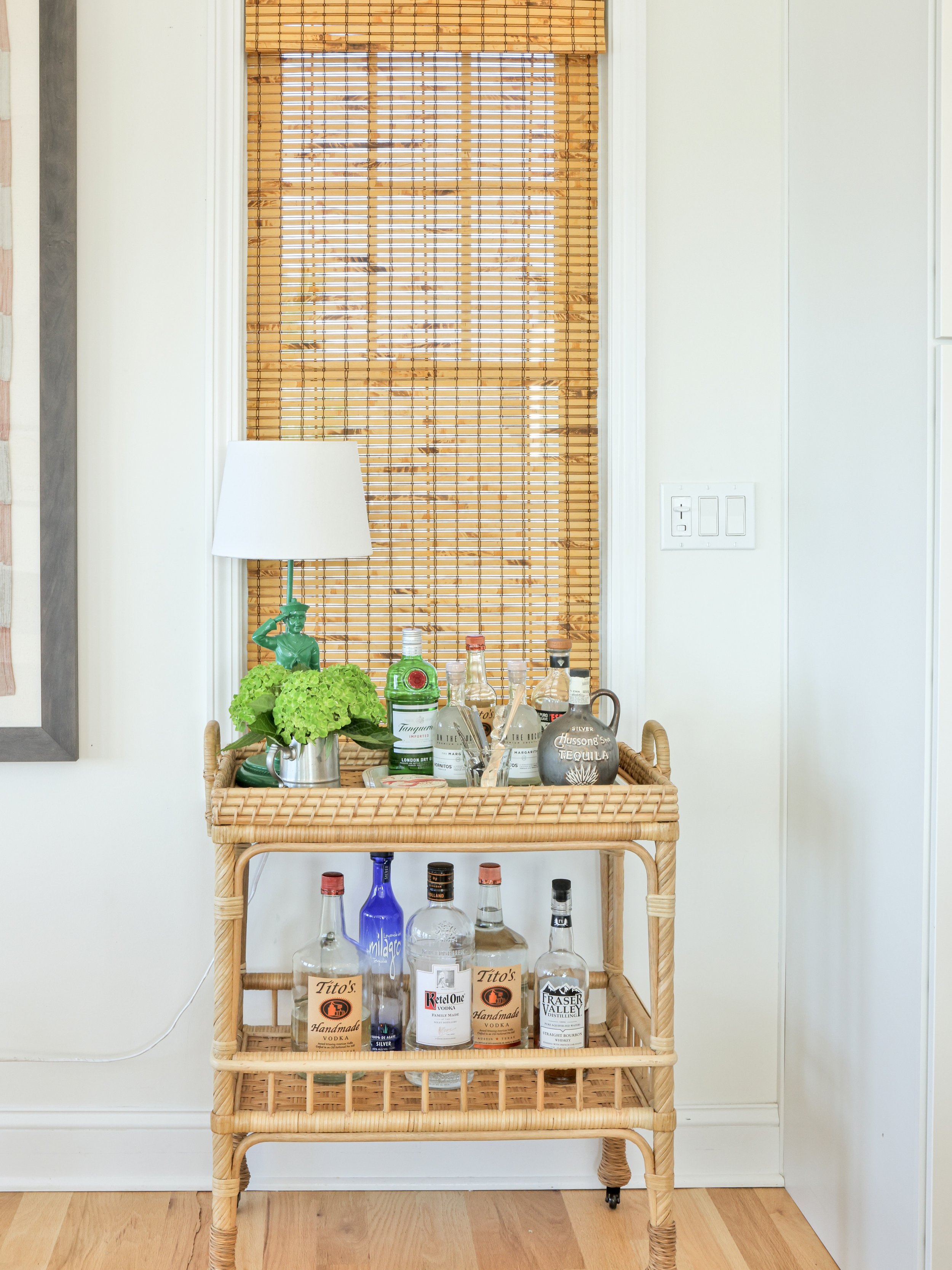 57 degrees and cloudy=East Coast MDW🇺🇸

photo: @studio539 

bar cart styling | east coast summer | coastal decorating | beach house bar cart | vacation home styling 

#jodiwarrendesigns #lbilife #mainlineinteriordesign #coastalhomedecor #njinterior