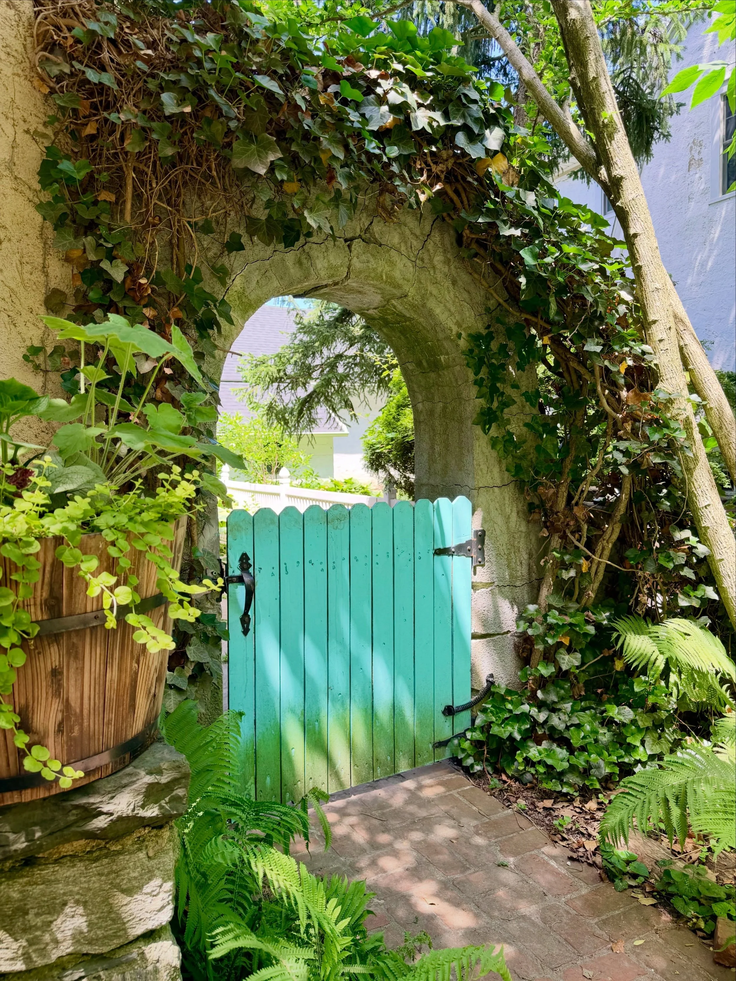 Cotswolds of England&hellip;or Philly &lsquo;burbs? 

Happy to rock up to this cutie patootie home for a consult this sunny Monday morning☀️

English cottage style, historic homes, curb appeal, East Coast homes, Philadelphia architecture

#mainlinein