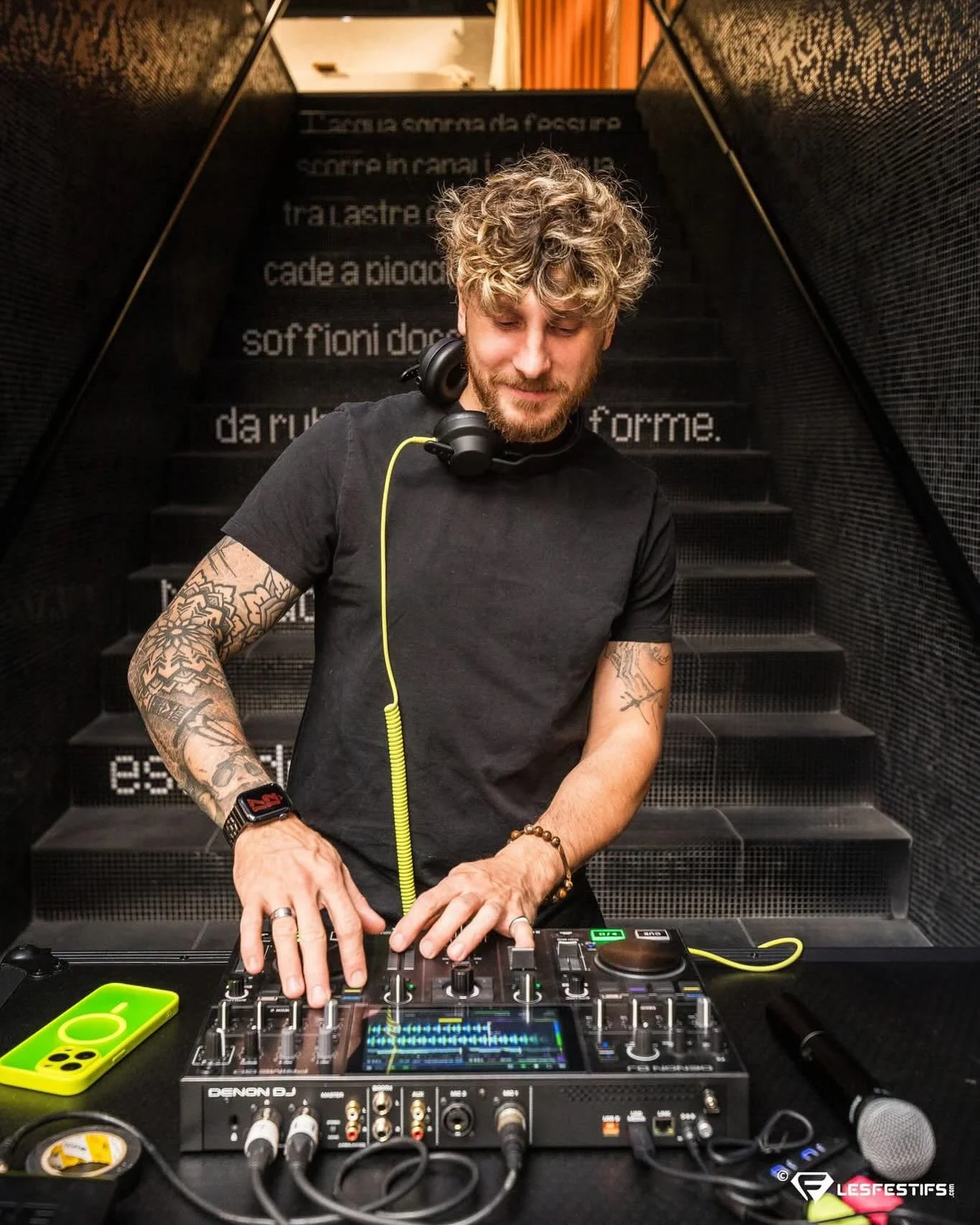 I never thought I would play with a controller, let alone a @denondjofficial . But the Prime Go is a beast! 
Stand Alone. Battery charged (did a 3 hours set). Full Streaming with Beatport, Soundcould &amp; more. 
For corporate events and small gig, i