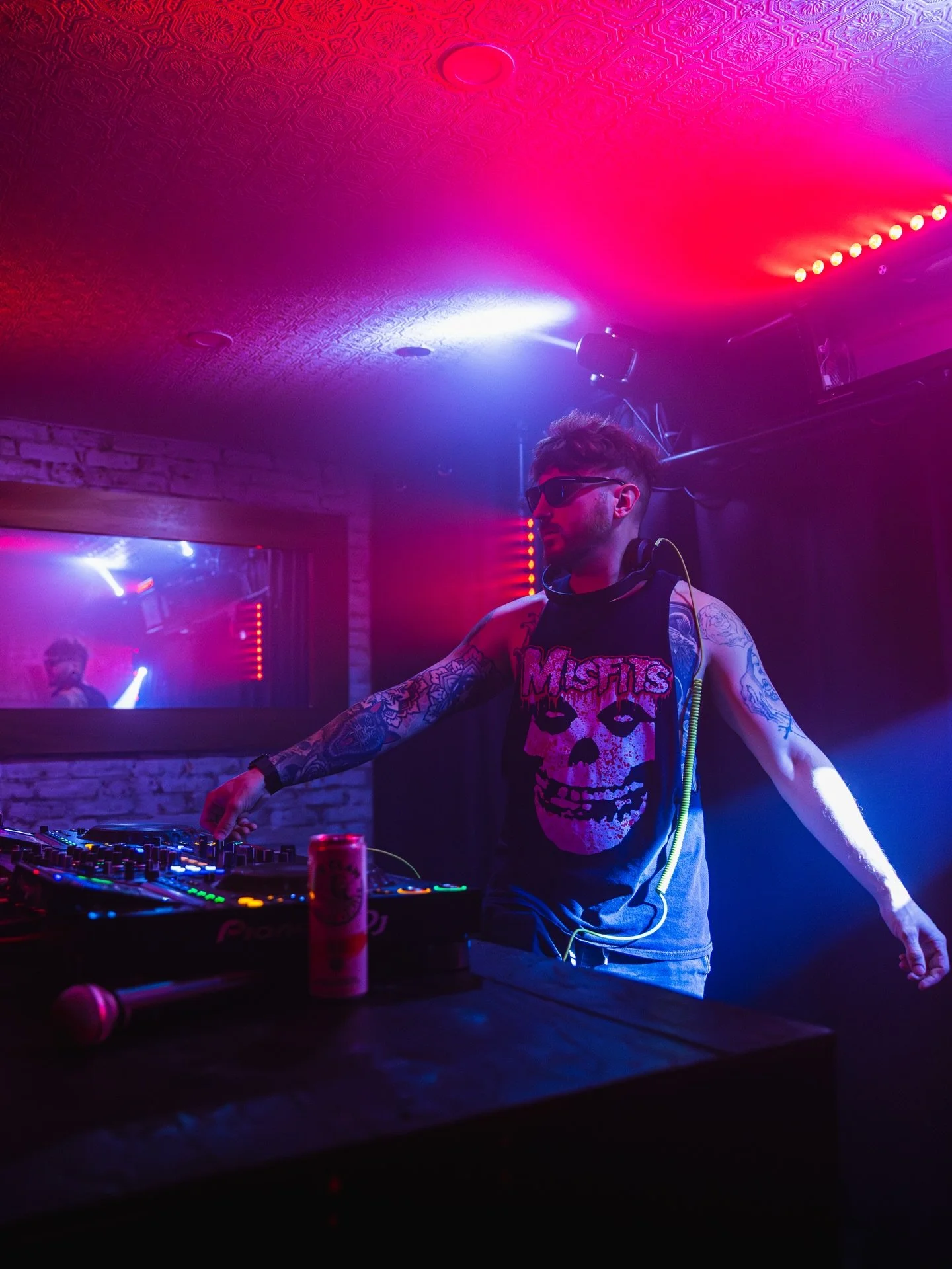 C&rsquo;&eacute;tait officiellement la 3eme fois que je jouais (pour de vrai) dans ma salle en 10 mois! 🤠

Merci &agrave; tous les gens qui supportent le @bassement_qc 🫶🏼
📷 @corevision.co