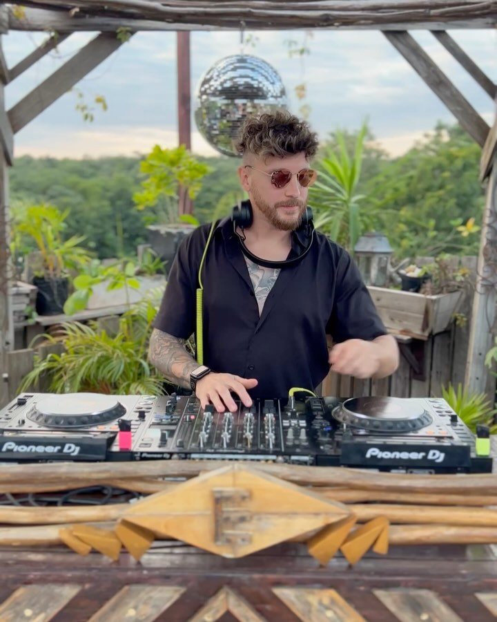 READ THE CAPTION 📣⚠️
Had a blast at @ephimeratulum but unfortunately due to some technical issues I won&rsquo;t release the set (see slide 2). [It happened around 20 minutes in] I kept playing after just for the sake of it and for maybe see if we co