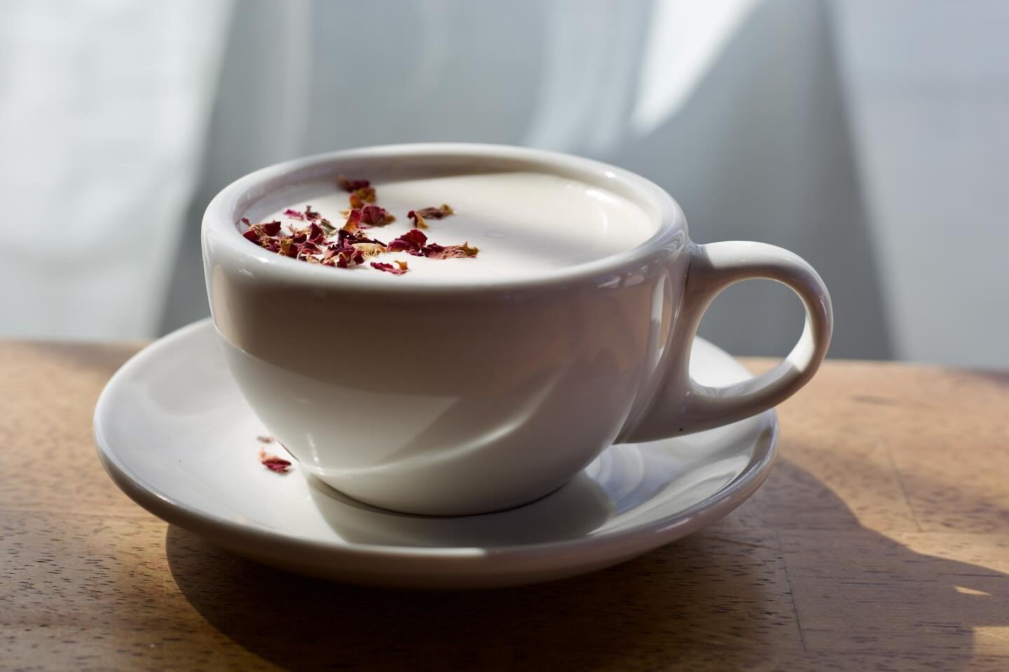 Meet Rose Petal Chai. Have you tried this seasonal springtime drink yet? 🌹

Our housemade rose syrup is the most delicious add on to our housemade chai. Not too floral or sweet. Truly is the most perfectly balanced drink! Try it iced or hot today!!