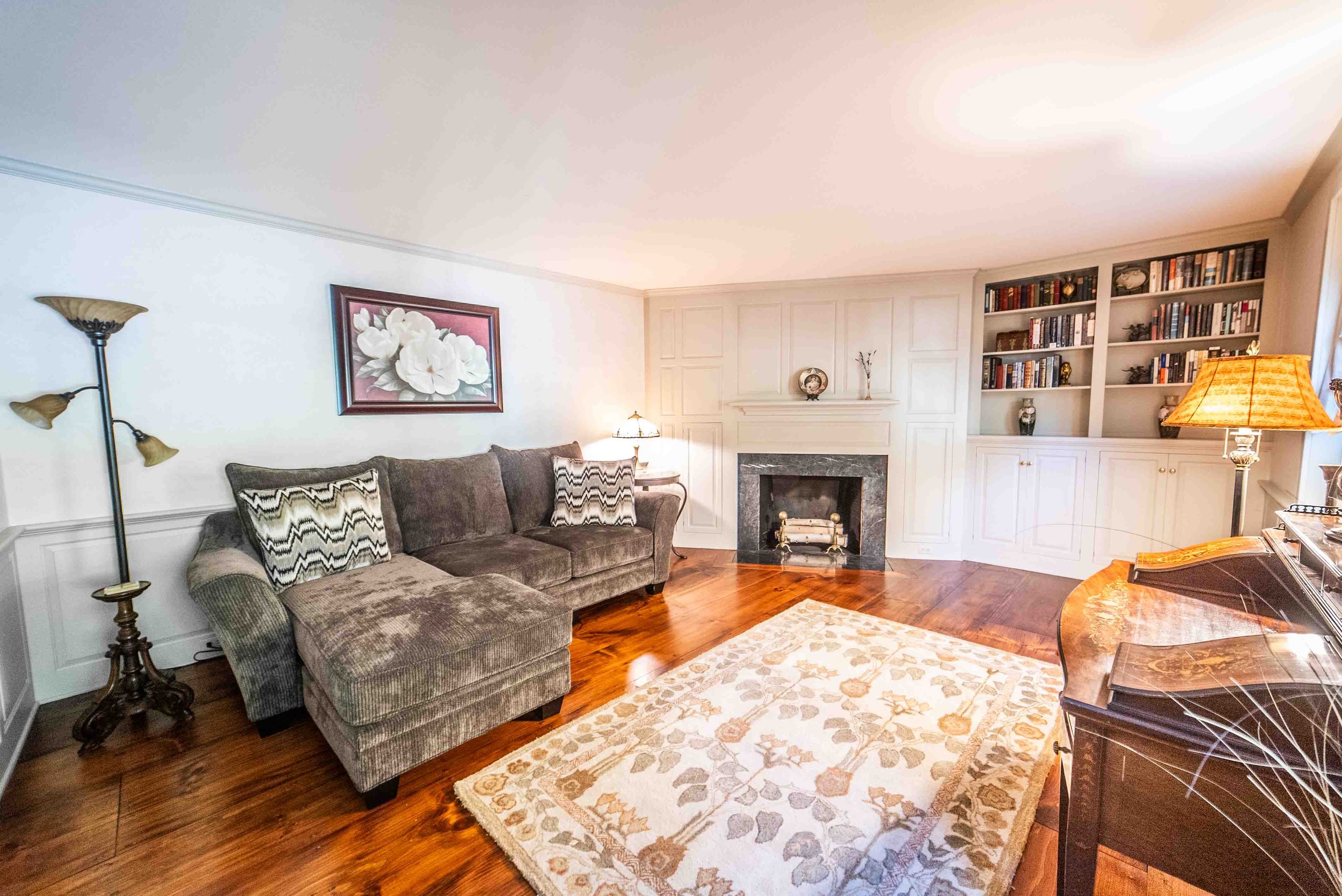 camas-manor-compressed-1.jpg