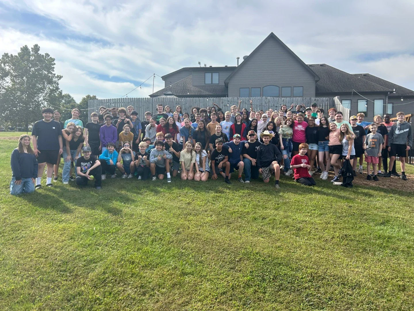 This week, 110 8th graders from Piper Middle School came to help with orchard clean up, harvesting in the garden, raking sand in the horse pens, and cleaning chairs/tables! 

We could not be more thankful!

👉 Is your church, school, or organization 