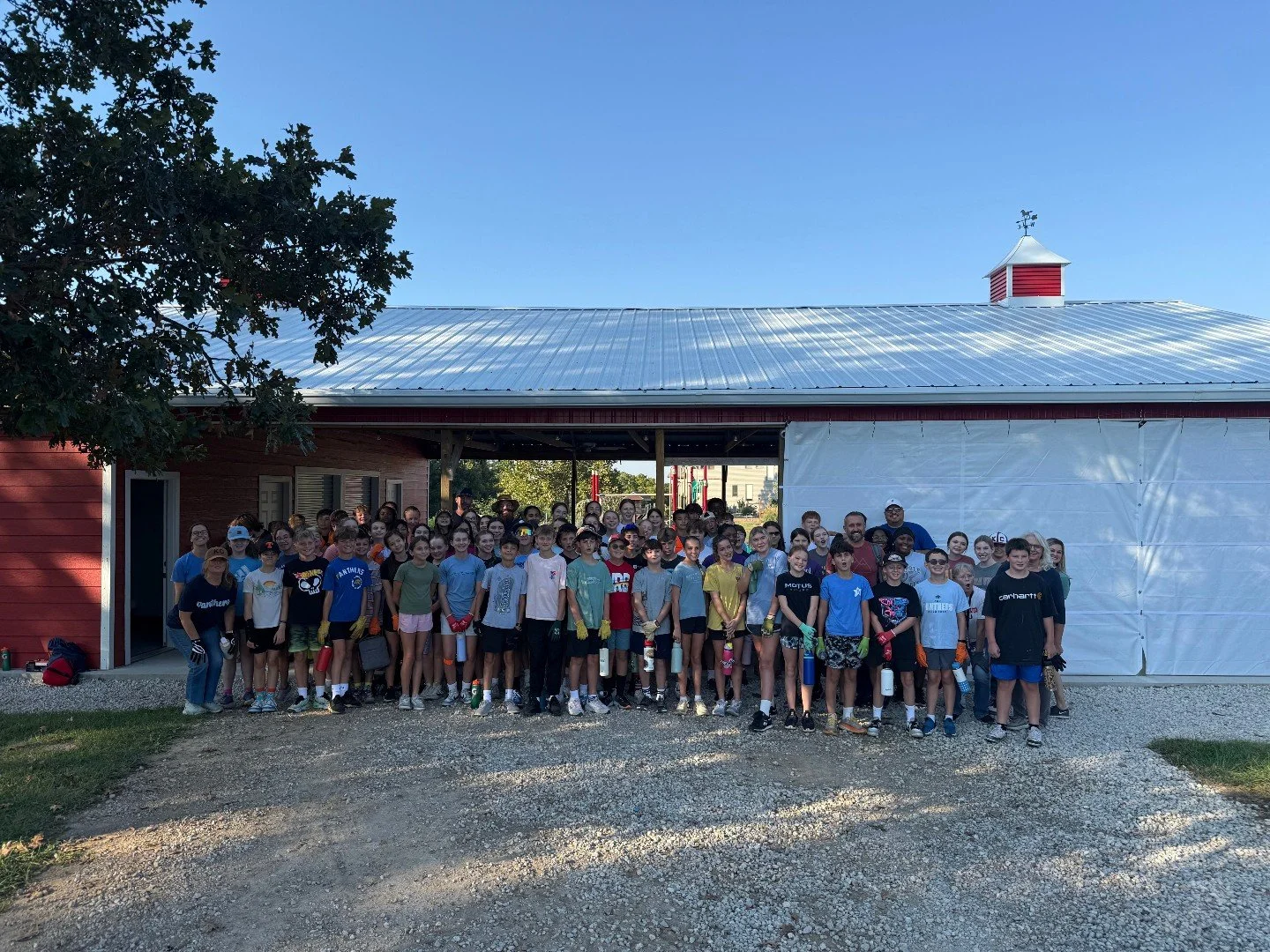 100 students from @kansascitychristianschool helped with so much last week!

They helped with:
🐔 The Chicken Coop
👨&zwj;🌾 🍎Garden &amp; Orchard Clean Up
👚 Organized The Clothing Closet

Again, super thankful for all of the schools that choose to