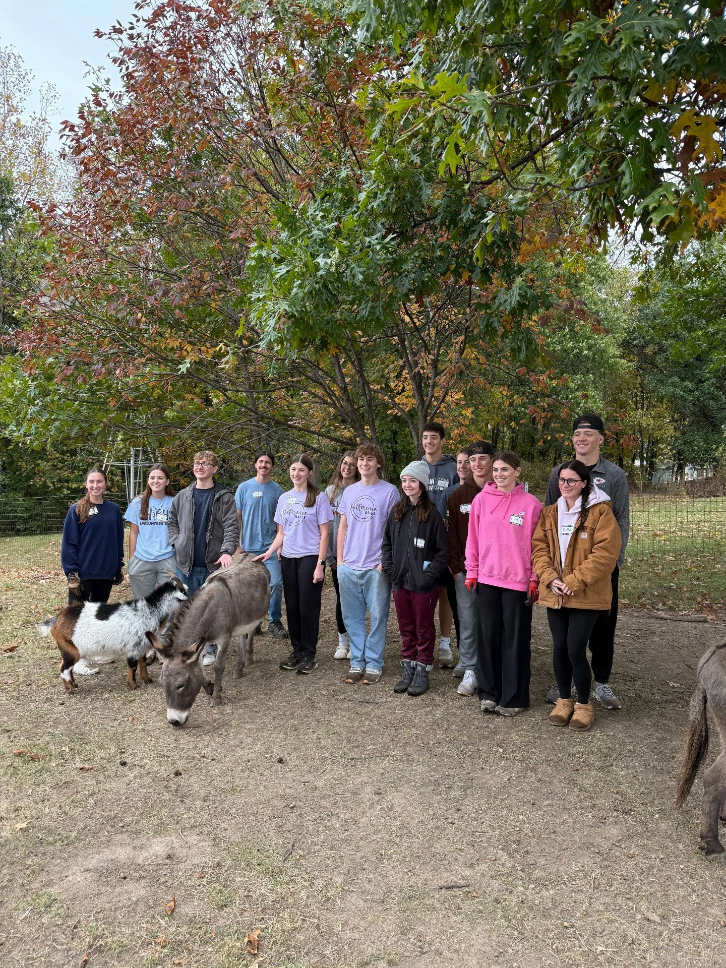 We had some students from Spring Hill High helping out in the orchard this week. They laid down mulch and got it ready for the winter ❄️

We love it when we get to have students on the property to help serve families impacted by foster care!

Please 