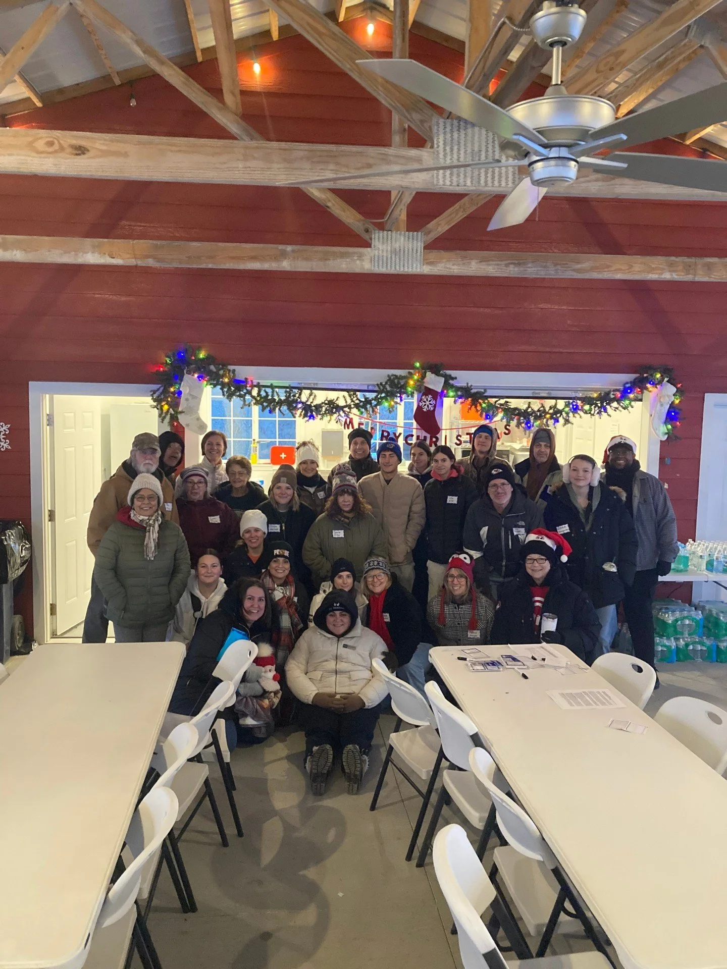 Did someone say Christmas?! 🎅

@newcitykansascity braved the cold and the snow during the Second Saturday dinner event! ❄️

Thank you so much for serving families that have been impacted by foster care this year! 🙏