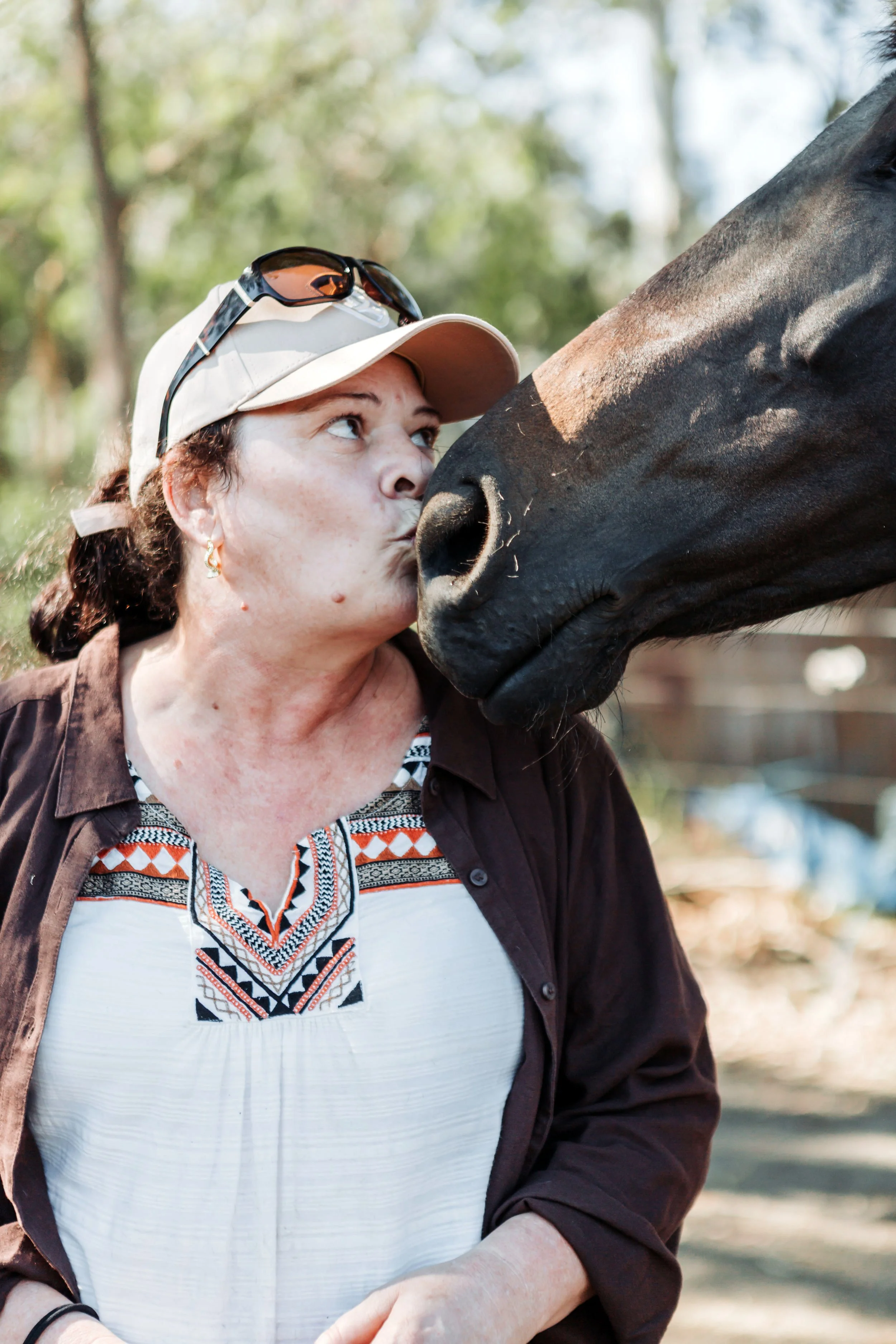 Belnda Mash of Abbotts and Co Lawyers kissing her beloved horse on the nose