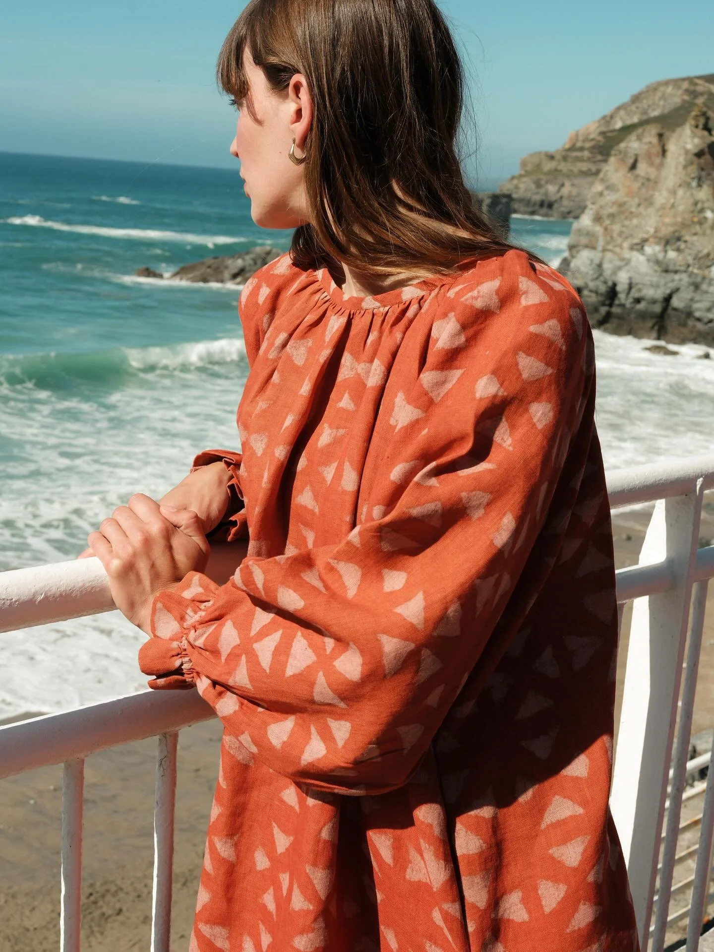 The Joanie dresses in Cl&eacute;mentine and Seafoam. Weighty naturally dyed, hand printed linen with voluminous bodice and sleeves for the most comfortable dress around. Wear over tights, jeans, or bare 💚

📸 @amelia_p_photography 
Models @lucymarga
