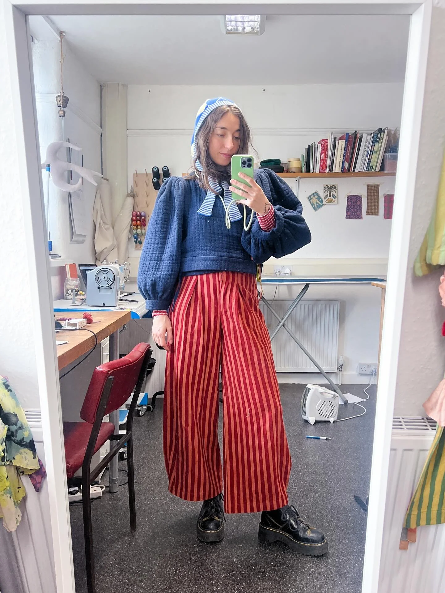 Back from Morocco, back in the studio wearing my Holiday Candy stripe jeans, my quilted jacket from @tapuhclothing and bonnet from @whatmegknits Getting back to all emails now!!

We also have some big news coming! 🤭 keep an eye out for the newslette
