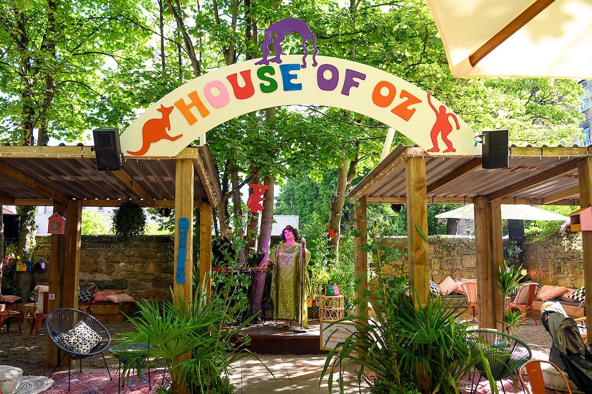 Dolly Diamond performs a garden show in Outback at House of Oz, Edinburgh Festival Fringe 2022
Photo: @anbintheframe