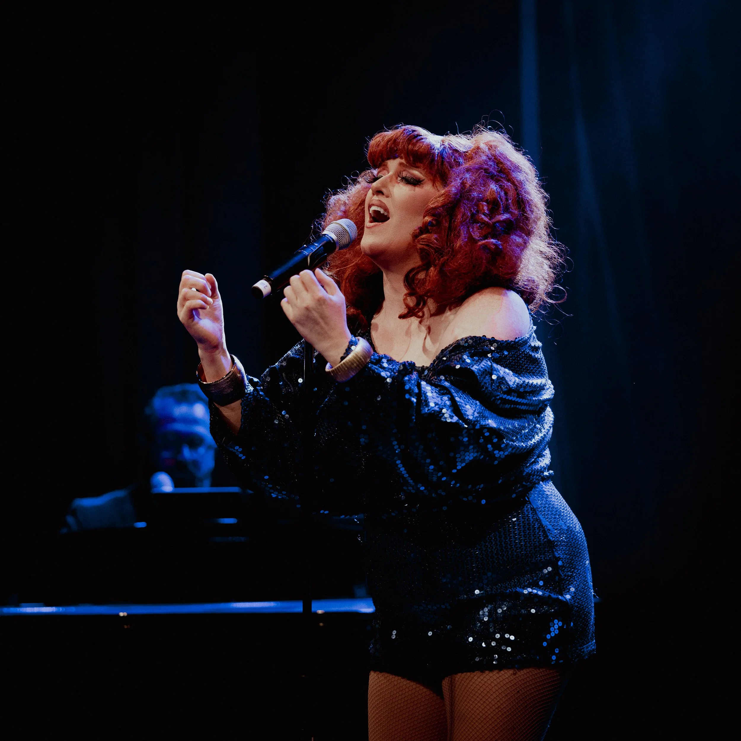 Geraldine Quinn performs her cabaret show Broad at House of Oz, Edinburgh Festival Fringe 2022. 
Photo: @anbintheframe