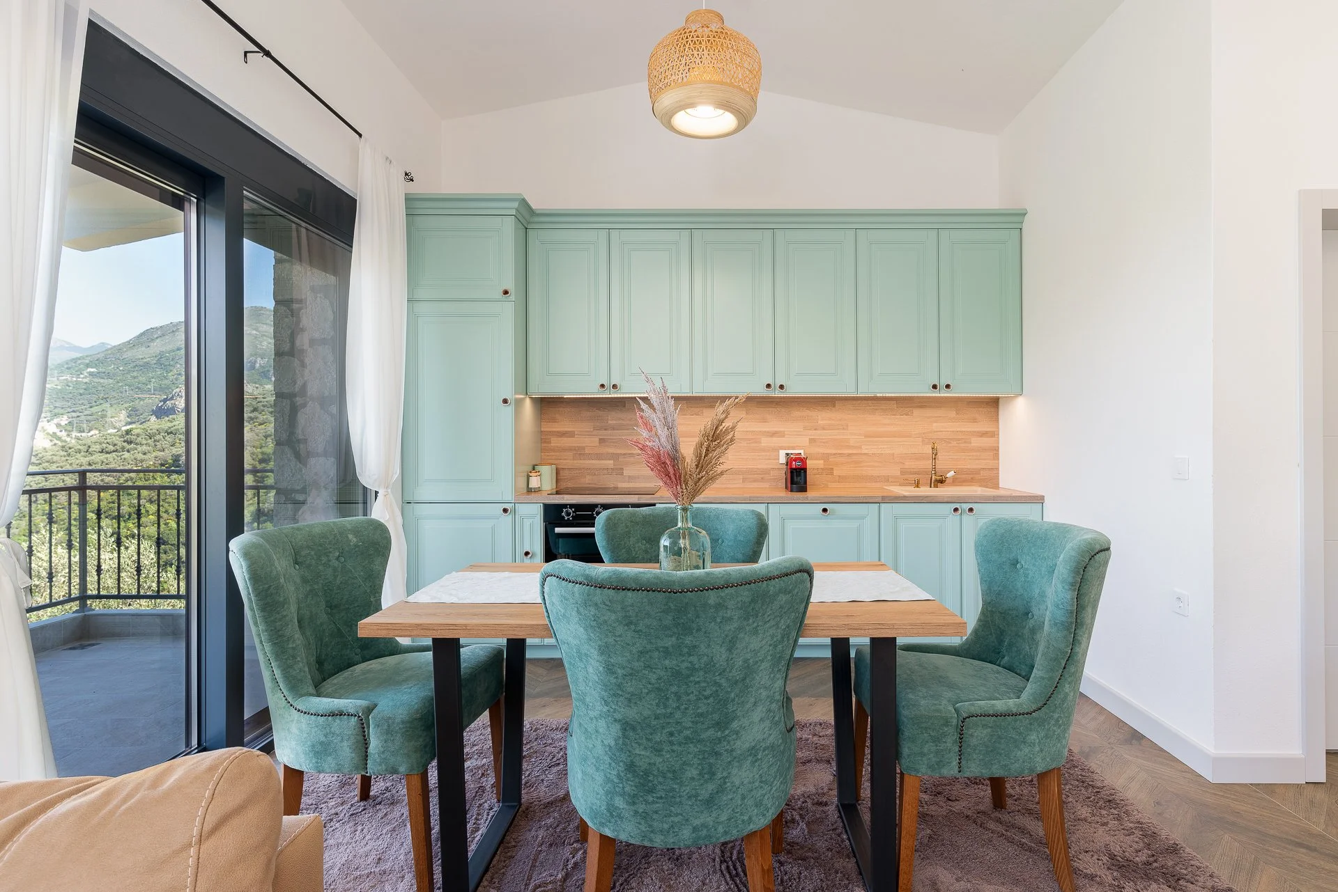 Interior LR (10 of 23).jpg