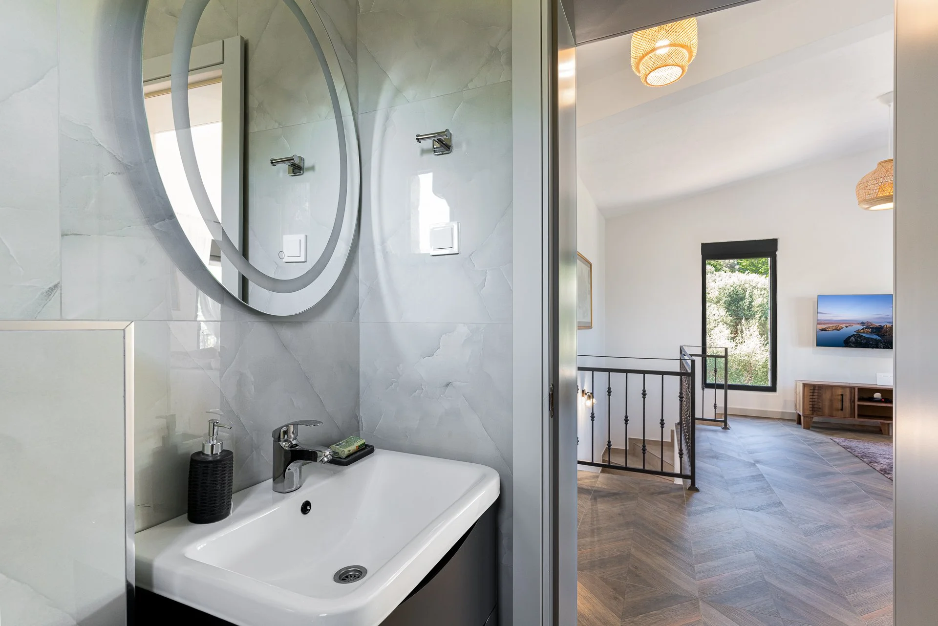 Interior LR (5 of 23).jpg