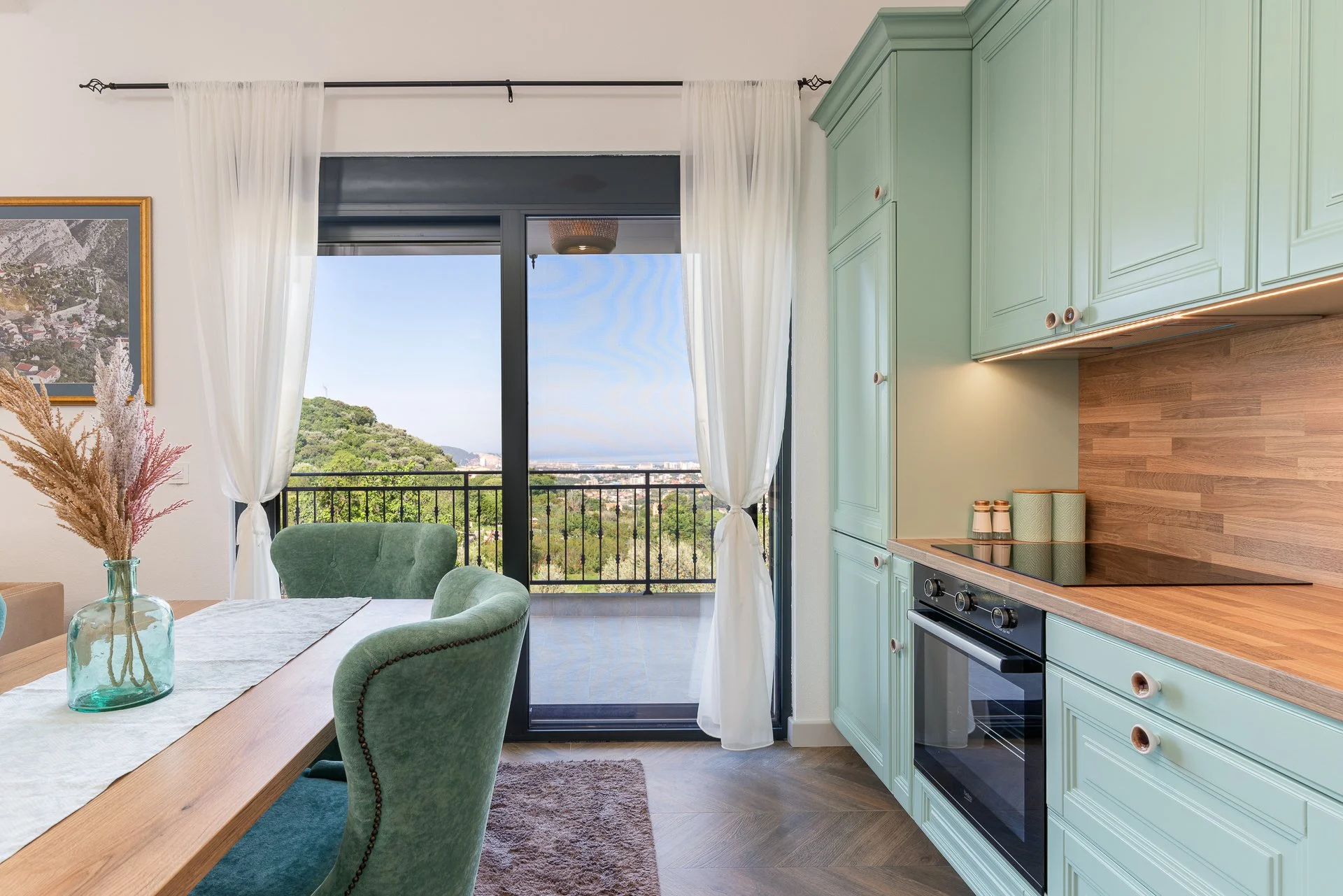 Interior LR (11 of 23).jpg