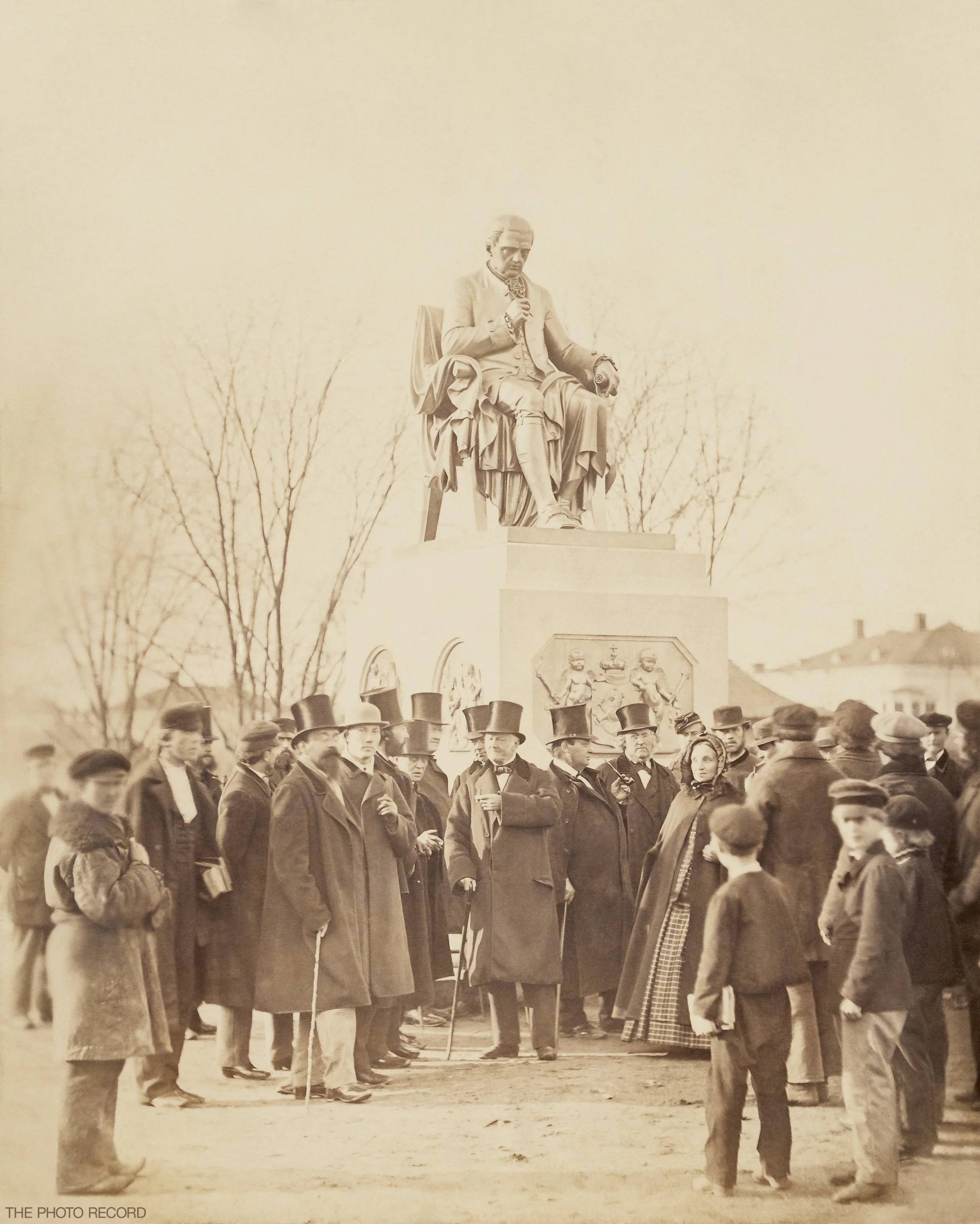A Public Event at the Statue of Henrik Gabriel Porthan