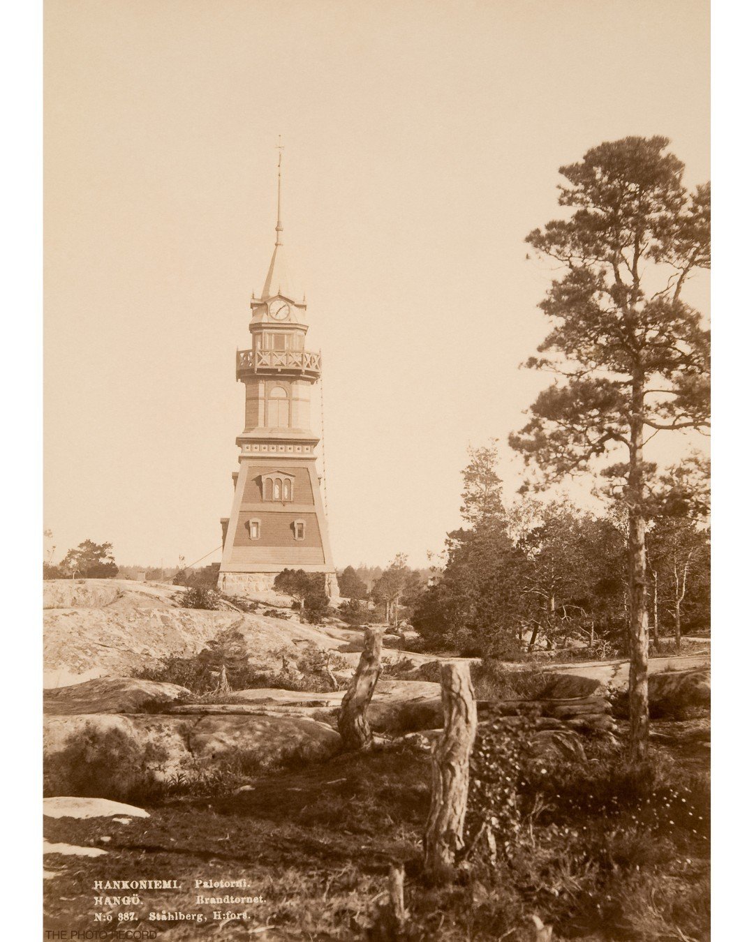 The Hanko Fire Tower, built in the late 19th century in 1886 and situated atop Vartiovuori Hill, served as a vital element in the town's fire prevention and safety infrastructure. Constructed mainly of wood, it stood as a tall structure, providing fi