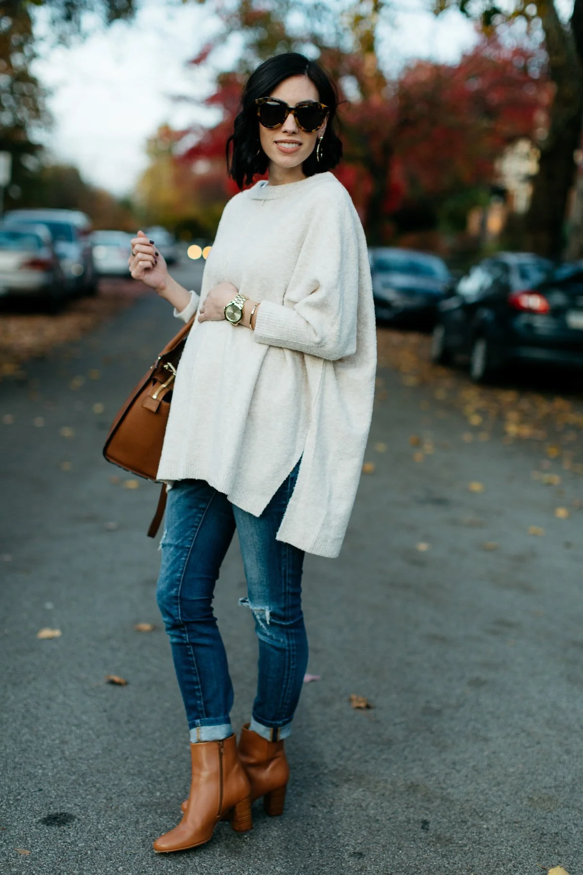 Maternity button-down shirt with skinny jeans fall outfit