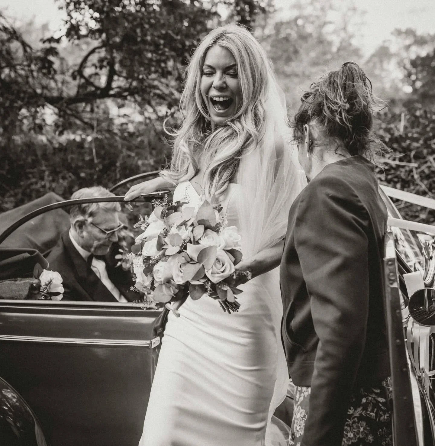 That moment just before the aisle&hellip; the nerves, the giggles, the last-minute fixes, the anticipation, the deep breaths, and just the right amount of happy chaos. I absolutely love capturing these fleeting moments before the vows &mdash; when ev
