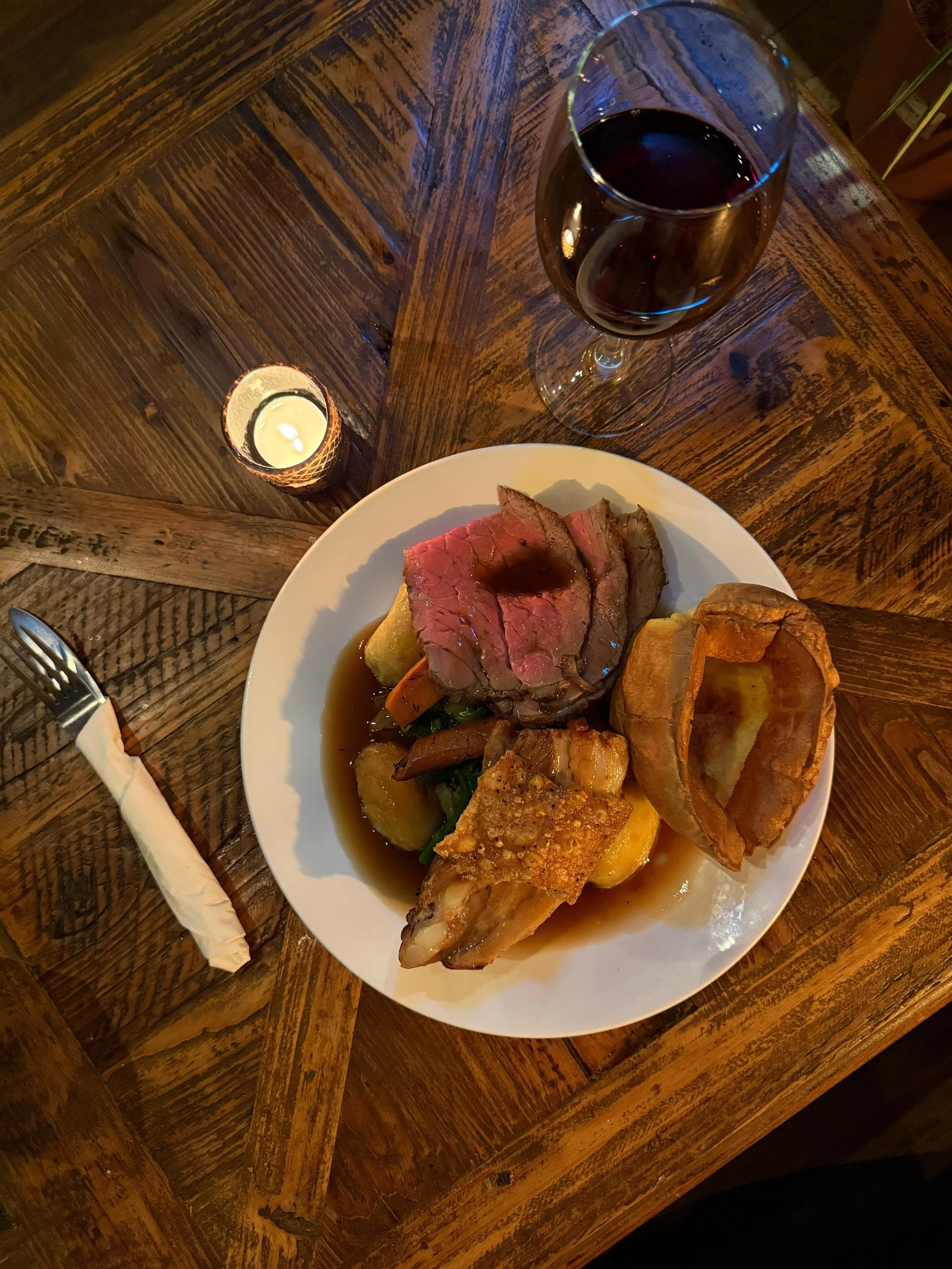 SUNDAY ROAST! Come down to The Three Compasses every Sunday to enjoy our delicious Sunday Roasts! 🍷

We&rsquo;ve got a brilliant selection to choose from:
* Roast Beef
* Pork Belly with Crackling
* Roast Chicken
* Beetroot Wellington
* NEW: Mixed Me