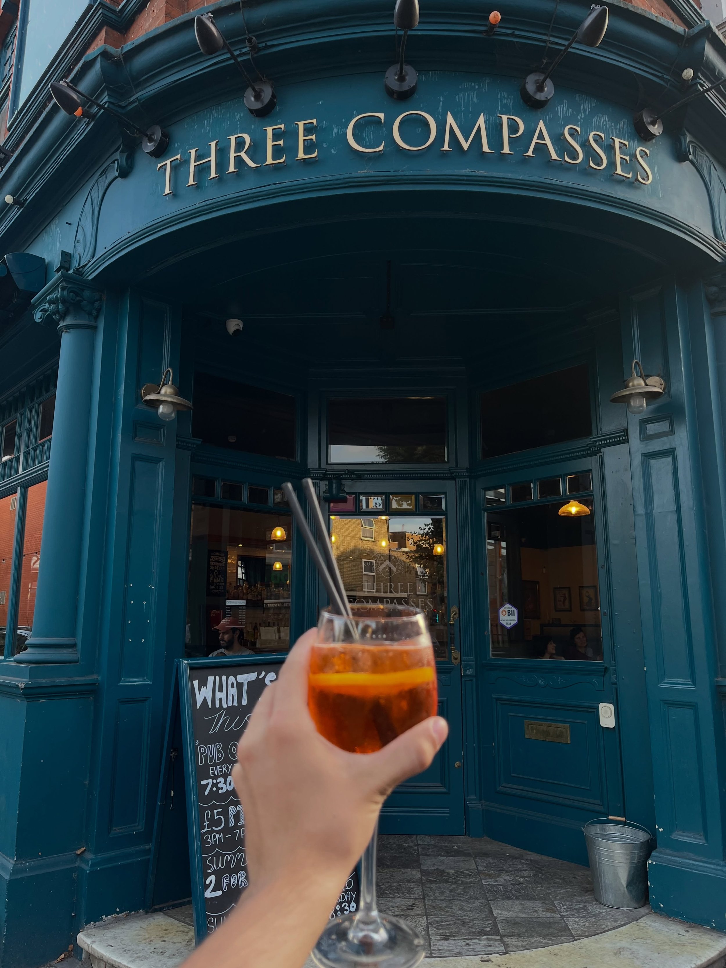 Midweek Spritz?🍸

Join us all week for brilliant cocktail deals!

Including 2 for &pound;14 all weekend long!

AND 6-7pm every day!

Check out of website for more offers and deals!
#threecompases #london #londonpub