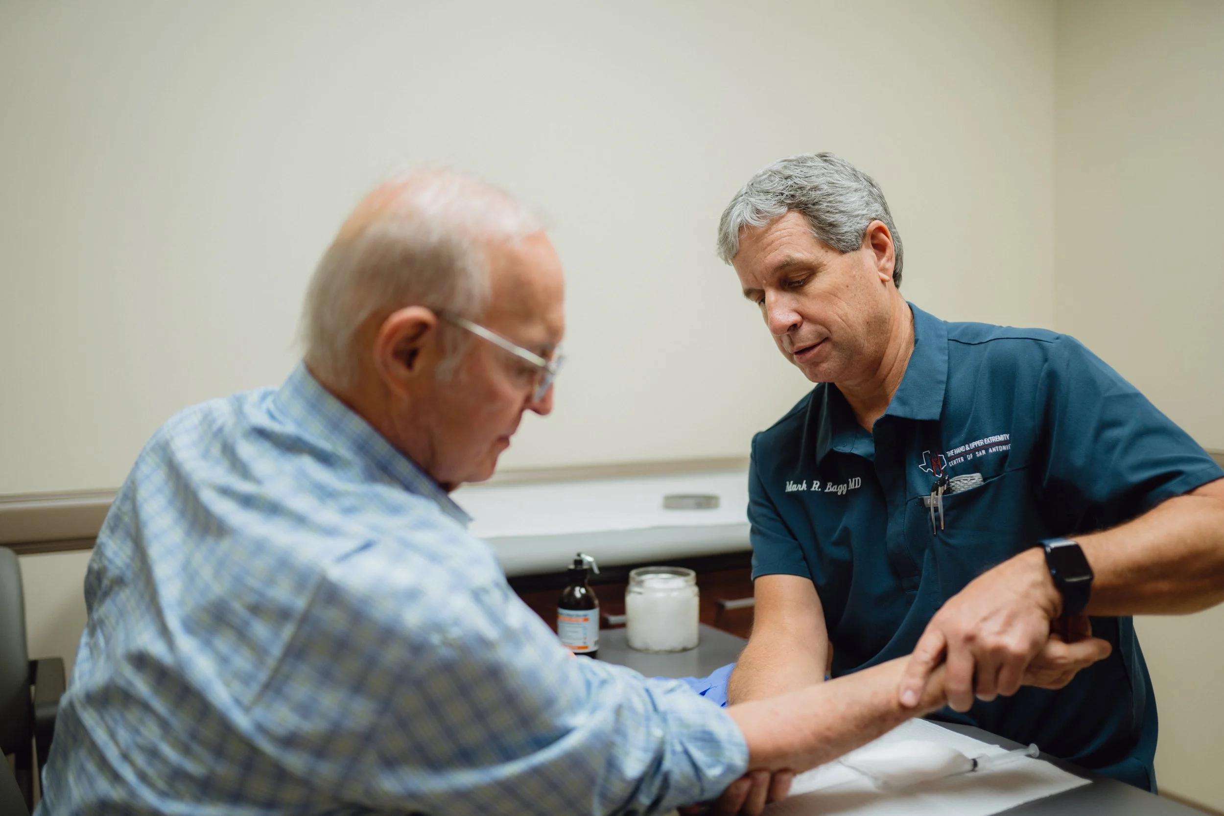 elbow specialist, Dr. Bagg, evaluating elbow pain at The Hand & Upper Extremity Center of San Antonio in San Antonio, TX