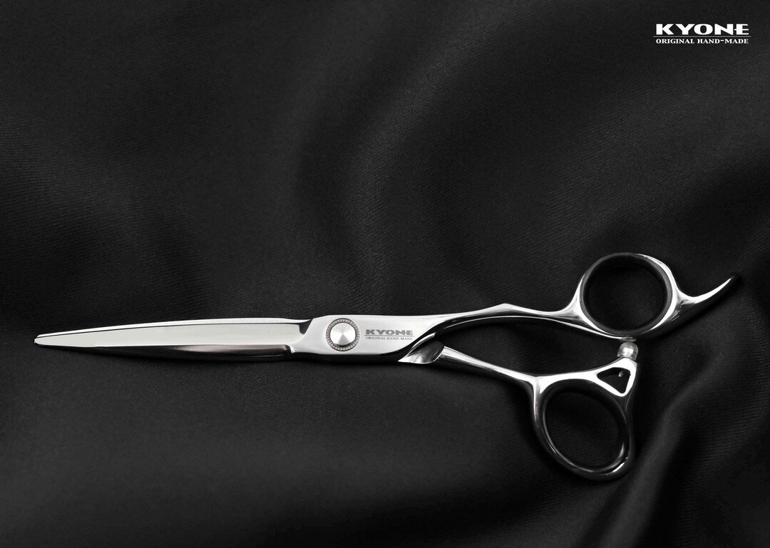 1710 COBALT &ndash; the scissor that reduces resistance.. ✂⁣
⁣
Are you looking for a cutting scissor with an elegant, slim AND perfectly ergonomic design? Then the Kyone 1710 cutting scissor is exactly what you&rsquo;re looking for! ⁣
⁣
With a natura