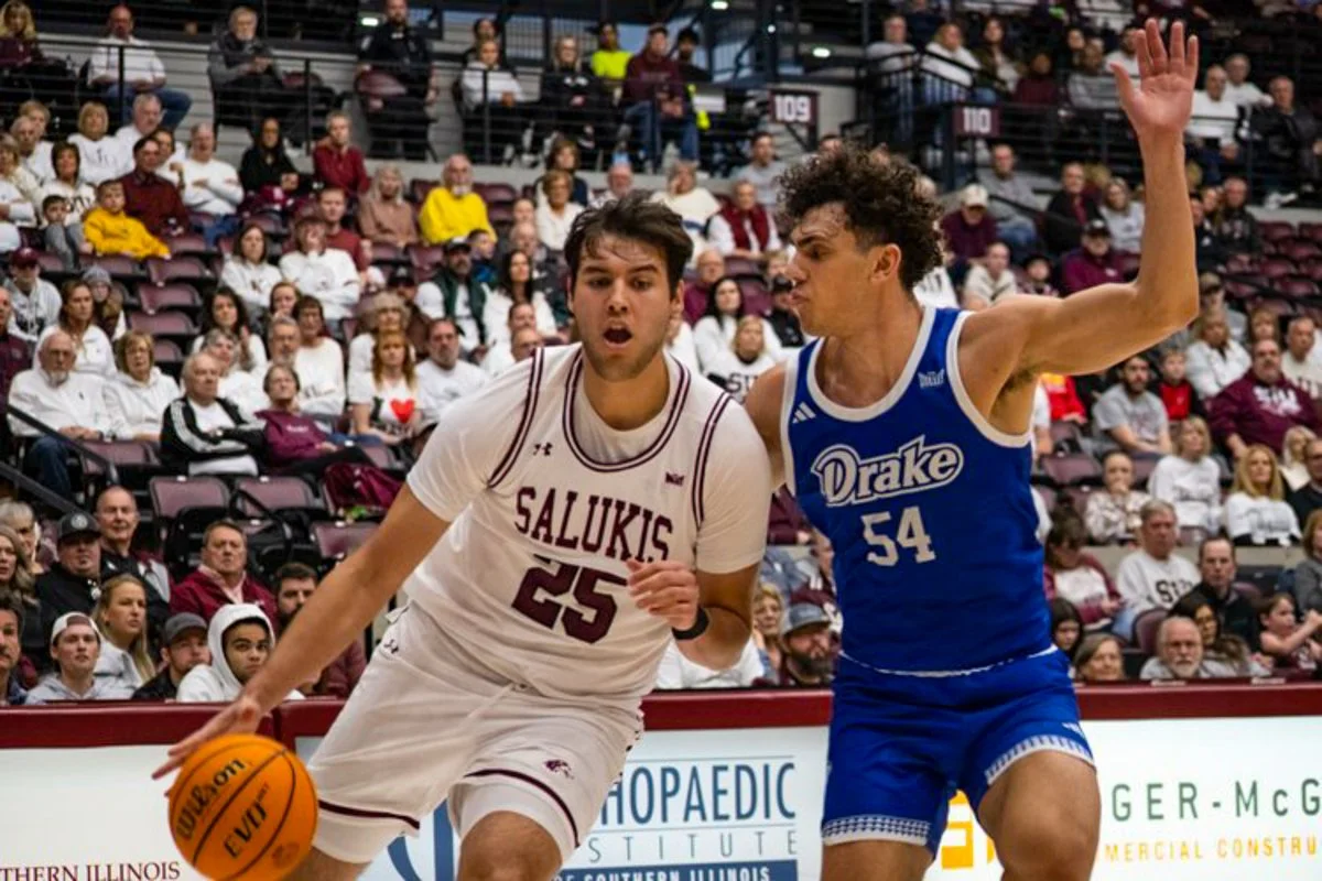 Junior Forward Jorge Moreno (25) attempts to pass Drake Graduate Student Forward Daniel Abreu (54) for a basket Feb. 1, 2025 at Banterra Center in Carbondale, Illinois. (Jason Isele/The Daily Egyptian)