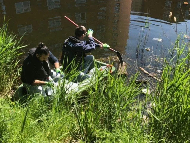 Lekker wandelen met collega's - en dan meteen de buurt opruimen. Op 7 mei heeft het bedrijf Nortek Netherlands B.V. met 14 collega's een clean-up walk georganiseerd. 

Nortek is werkzaam in onderwaterinstrumenten. Daardoor voelen ze zich erg betrokke