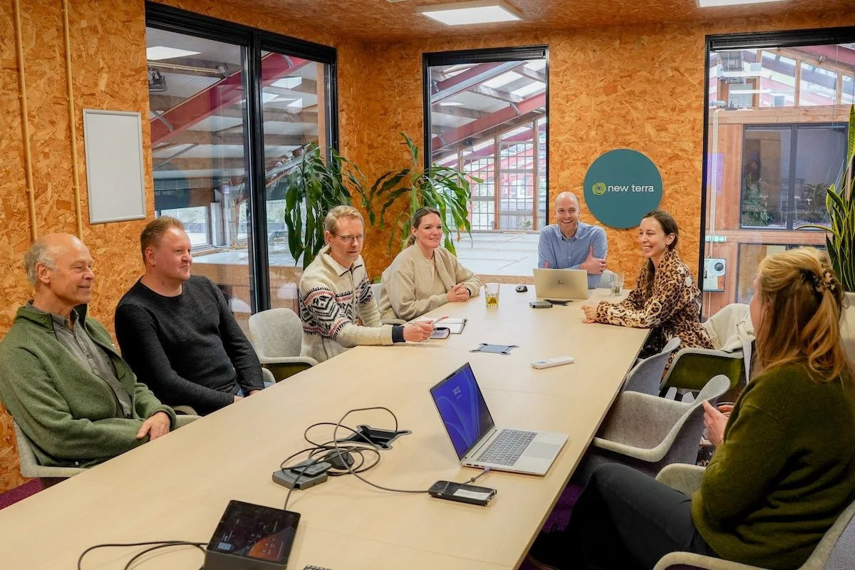 Collega's Energieloket in de vergaderruimte