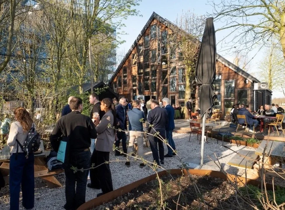 Link en foto van mensen bij duurzaam restaurant Kastan