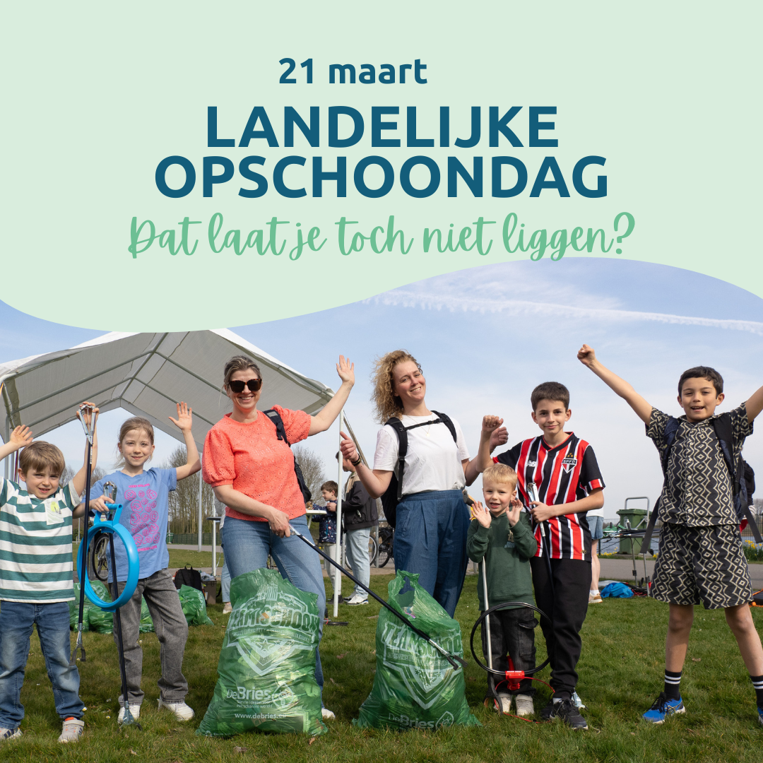 Twee vrouwen en vijf kinderen juichen na het ophalen van twee grote zakken afval tijdens de Landelijke Opschoondag van 2024.