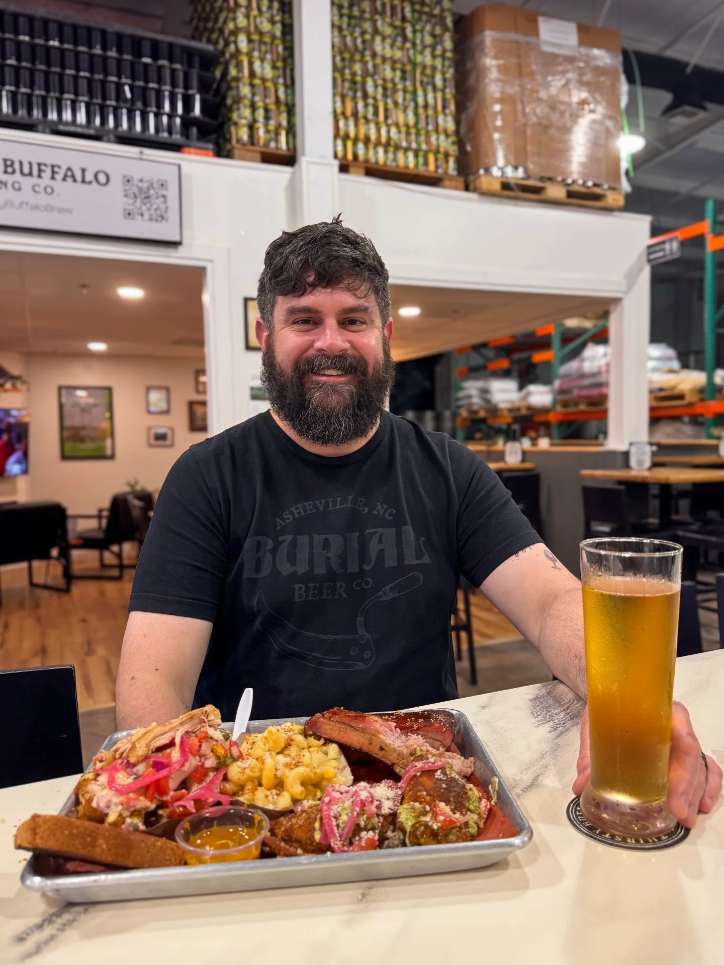 Beer &amp; BBQ - a perfect pairing ❤️

Come get @thelibertysmokehouse today! Here until sell out🍻