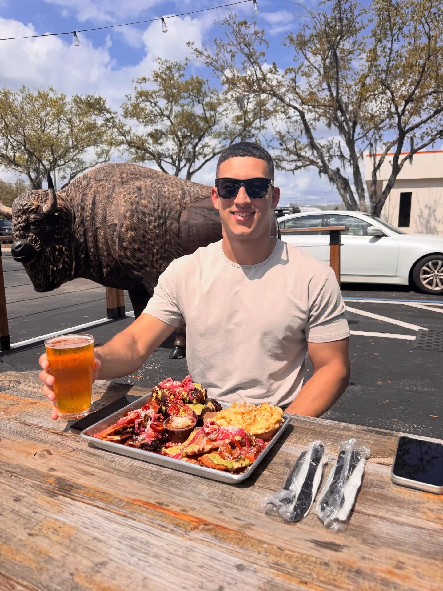 Suns out, weather is beautiful, and we got @thelibertysmokehouse back at 1pm today! Grab a pint and enjoy the rest of your weekend with us 🍻