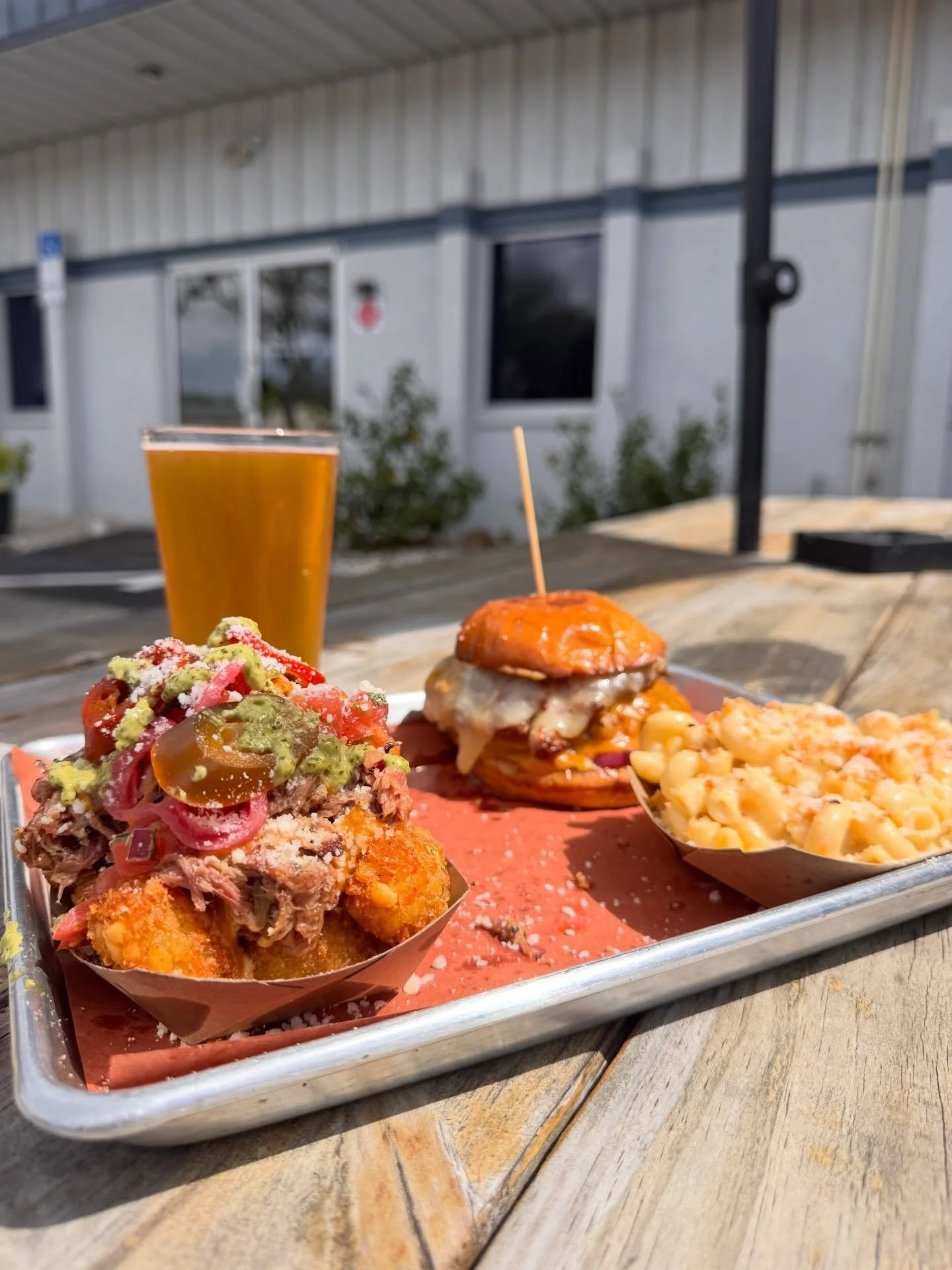 It&rsquo;s Sunday and @thelibertysmokehouse is back until sell out! Come grab a bite to eat and pair it with our new IPA or one of your favorites 🍻