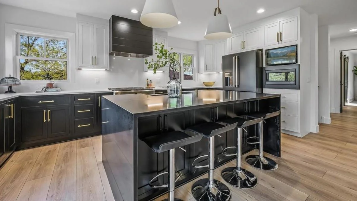 KITCHEN3.JPG